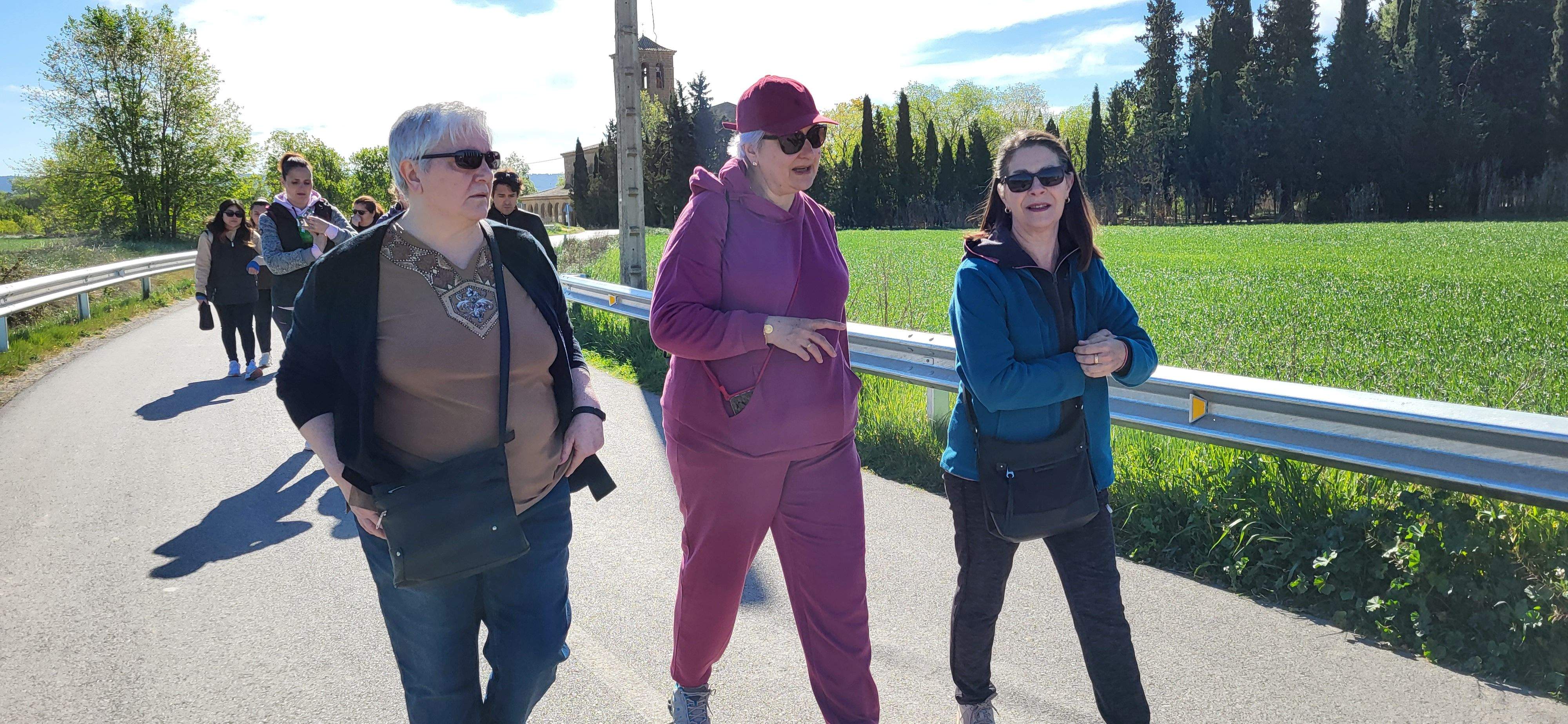 Marcha senderista del Camino de Santiago a su paso por Huesca. Foto Myriam Martínez