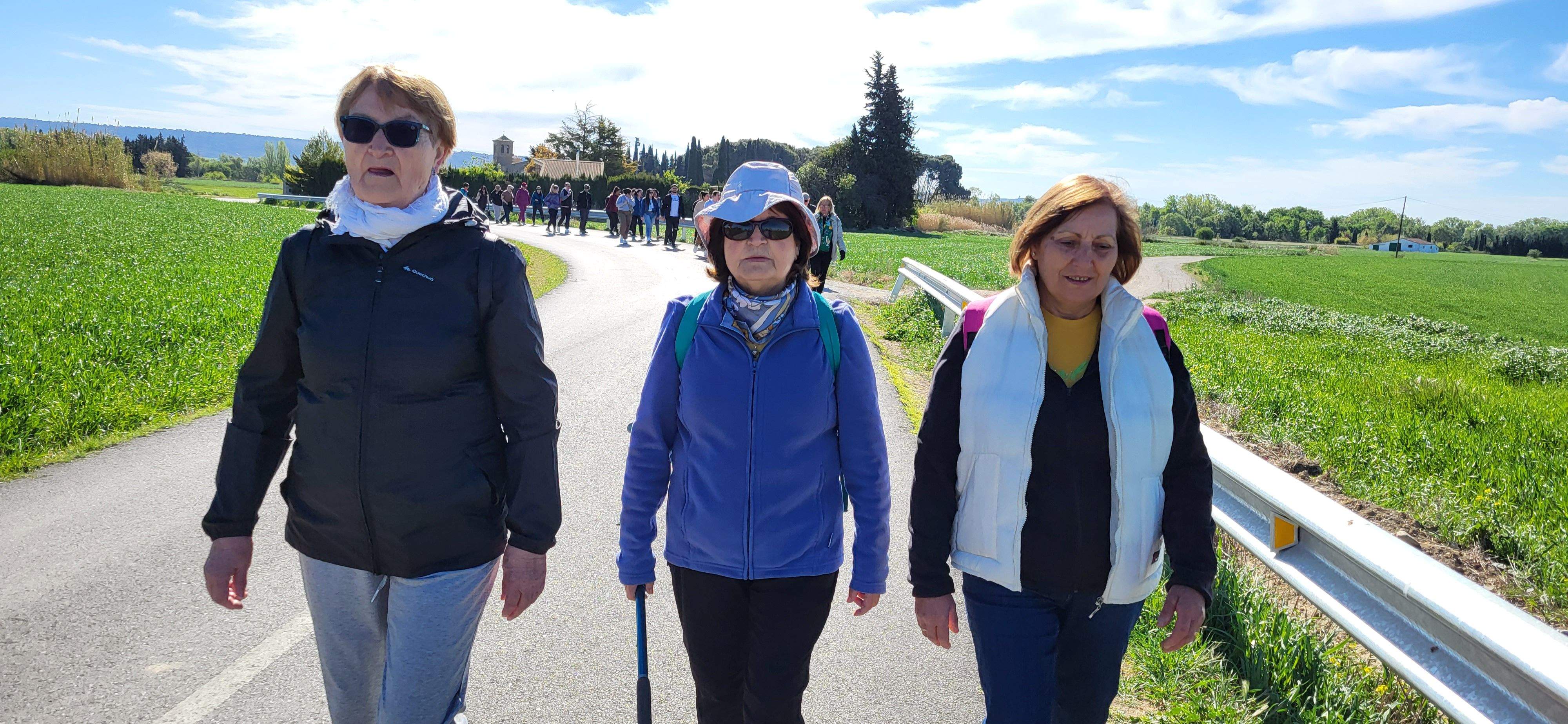 Marcha senderista del Camino de Santiago a su paso por Huesca. Foto Myriam Martínez