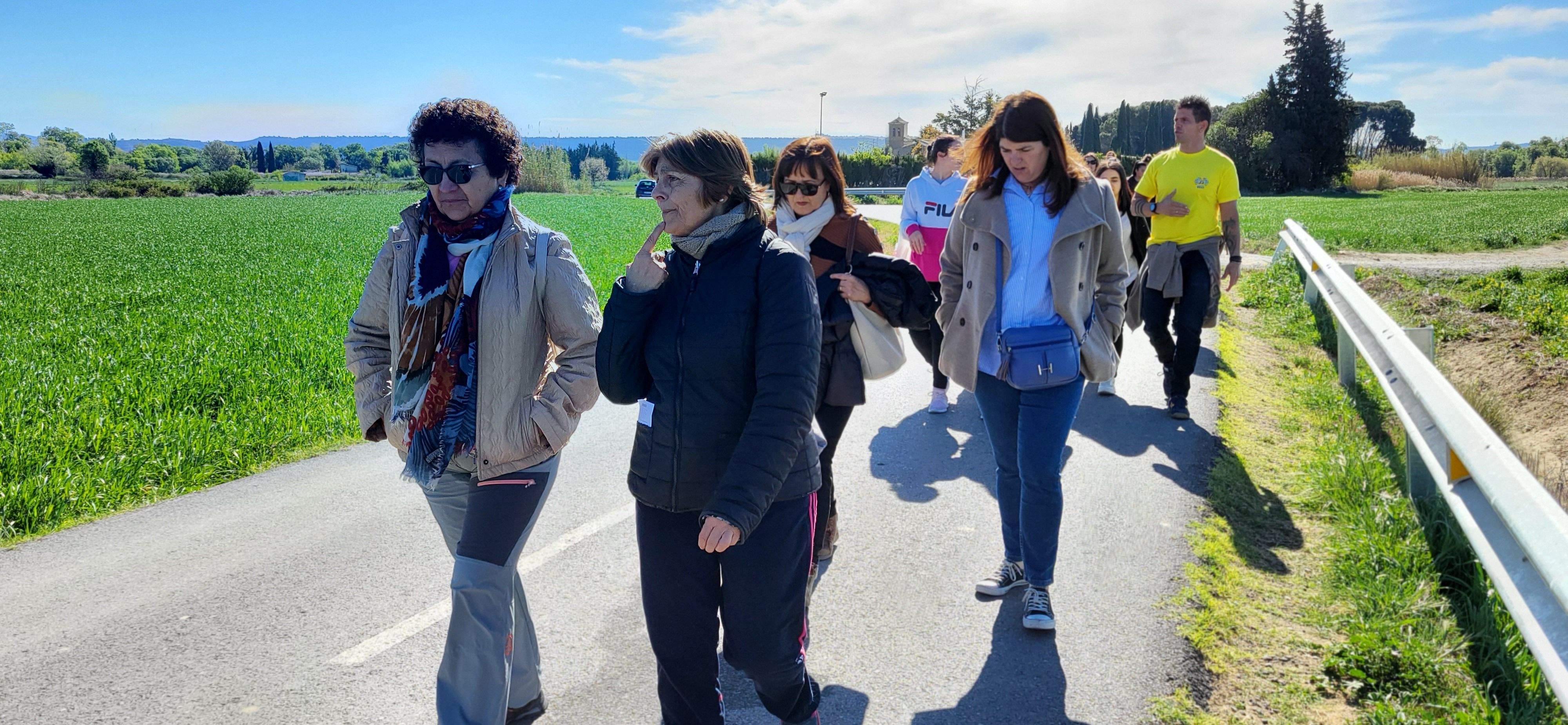 Marcha senderista del Camino de Santiago a su paso por Huesca. Foto Myriam Martínez