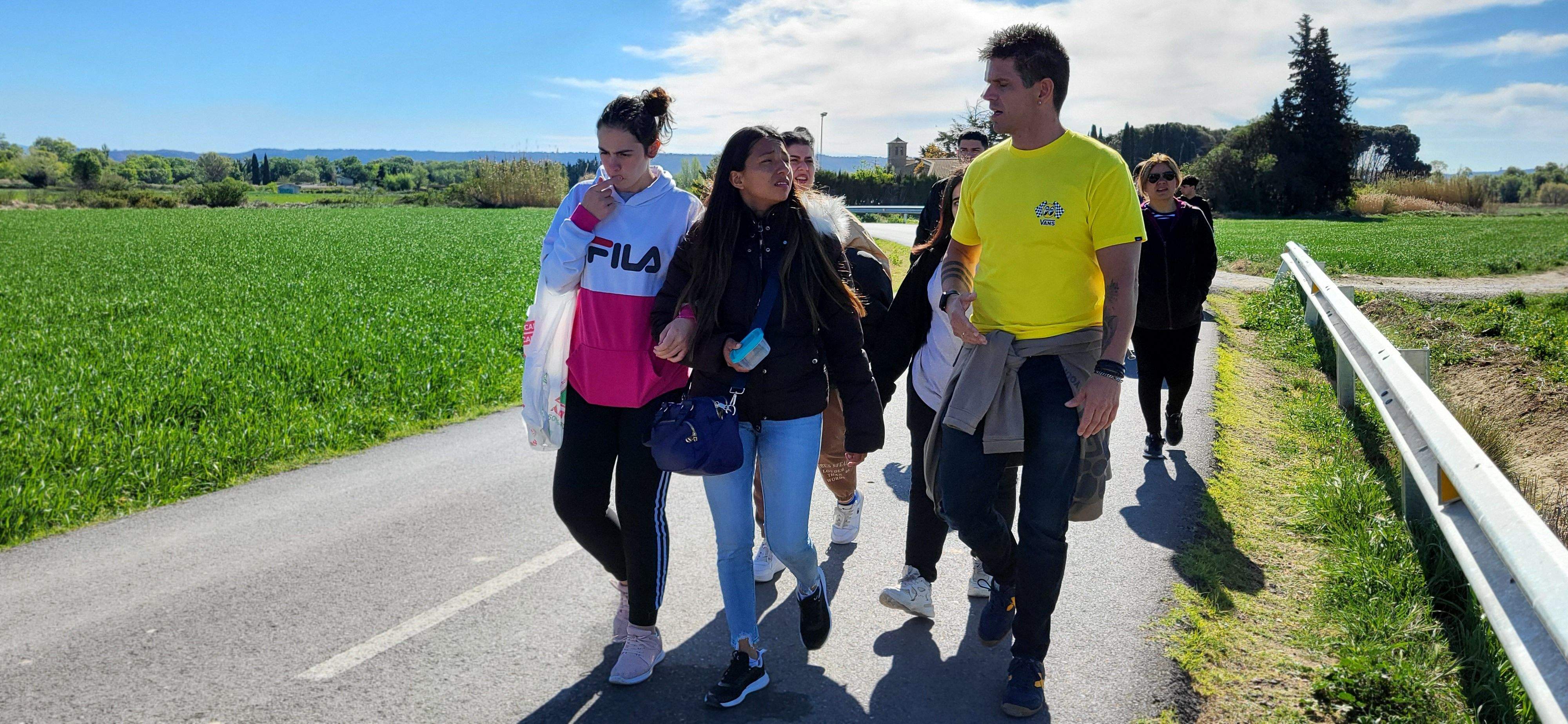 Marcha senderista del Camino de Santiago a su paso por Huesca. Foto Myriam Martínez