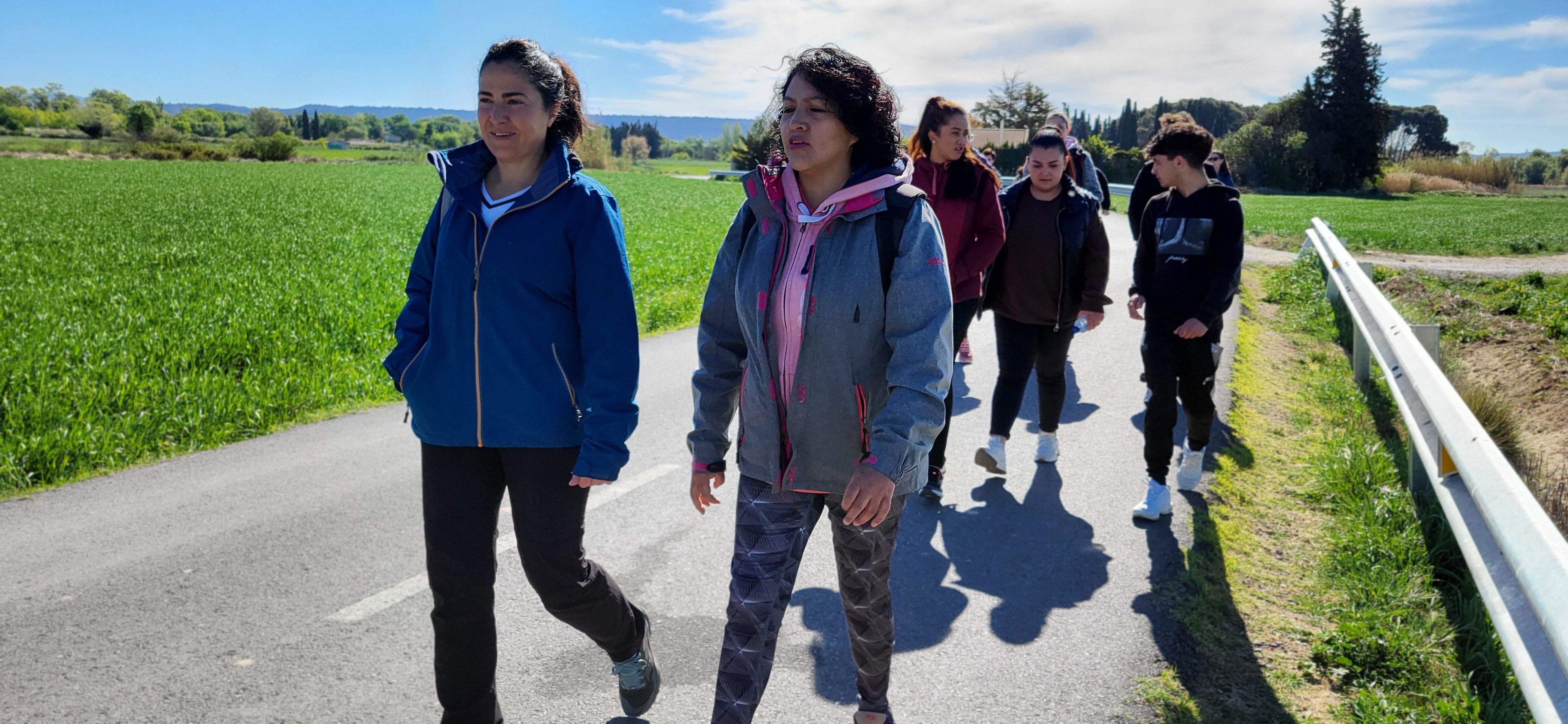 Marcha senderista del Camino de Santiago a su paso por Huesca. Foto Myriam Martínez