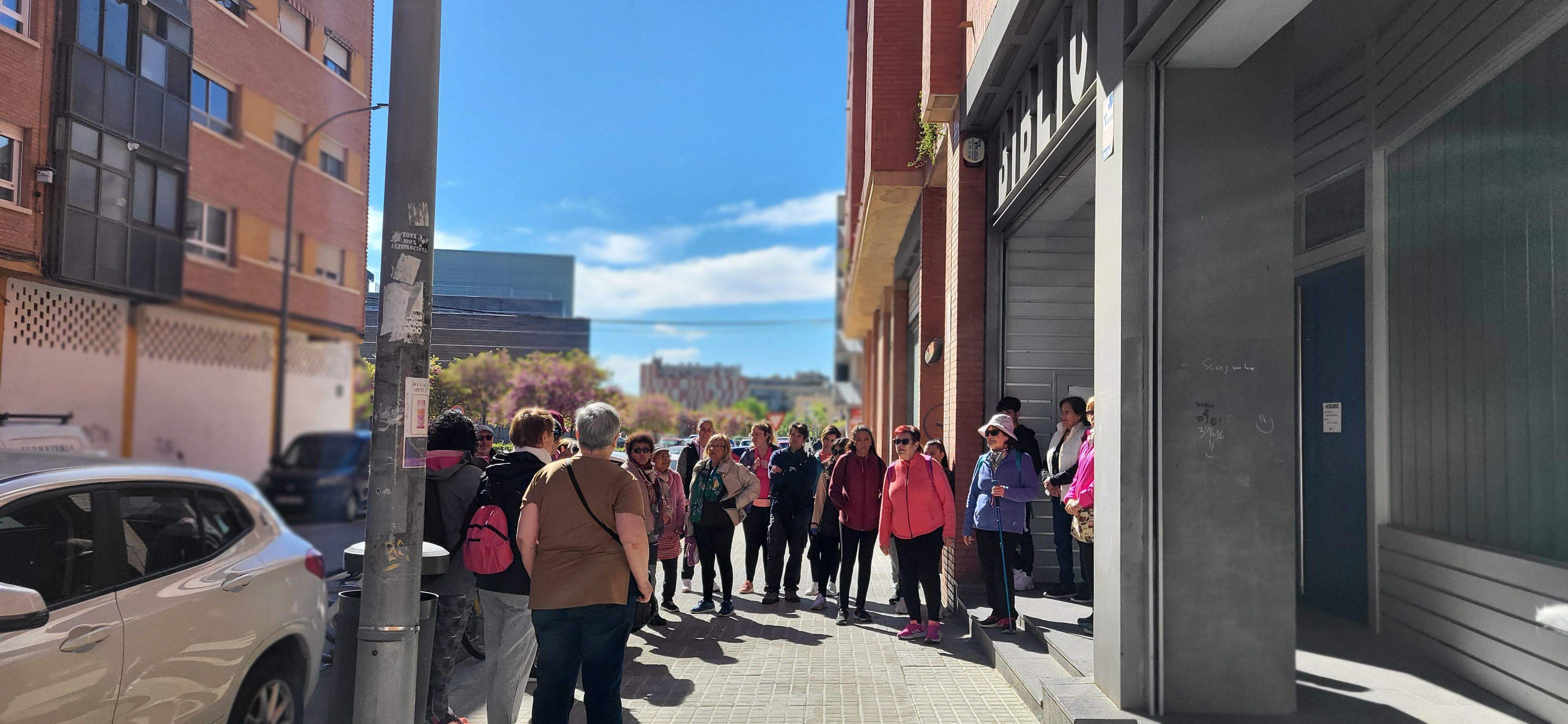 Marcha senderista del Camino de Santiago a su paso por Huesca. Foto Myriam Martínez