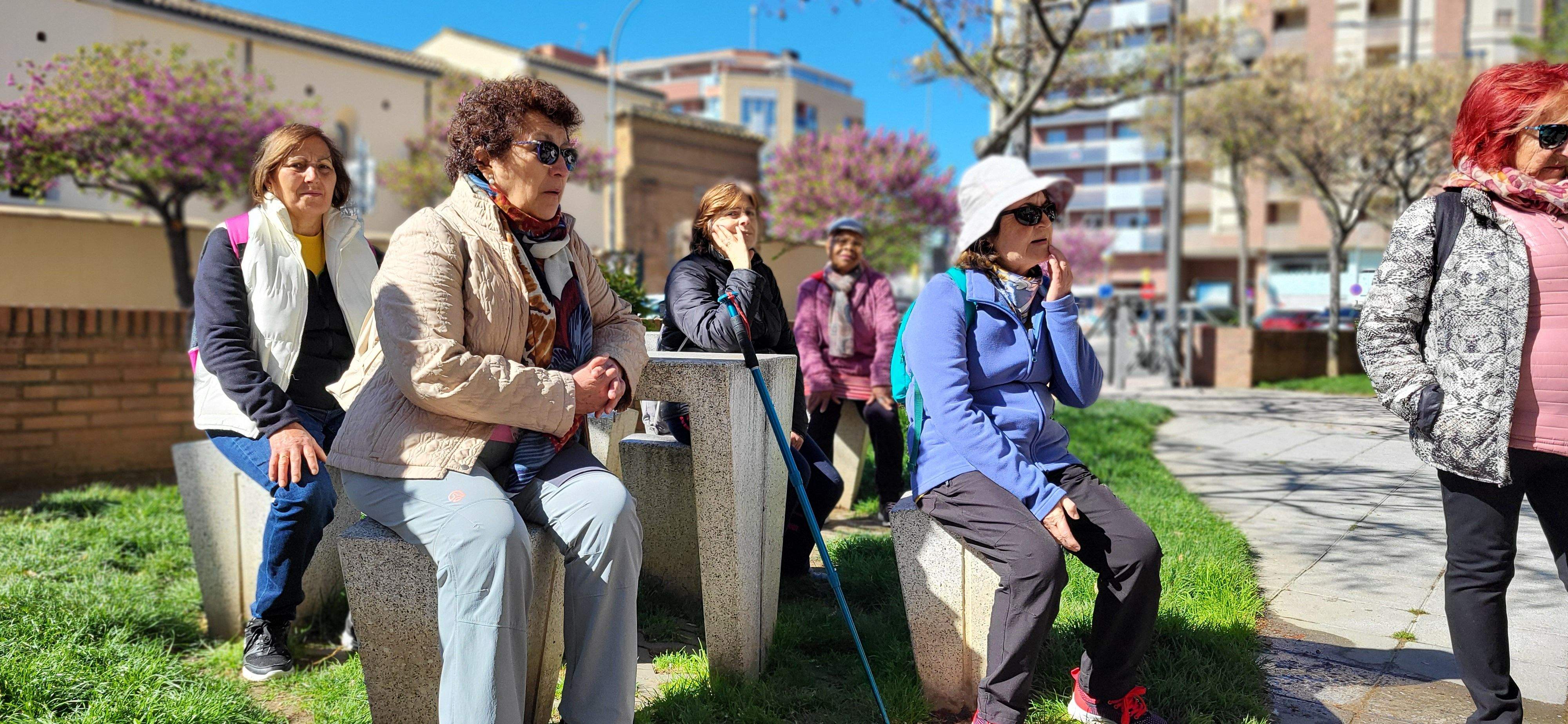 Marcha senderista del Camino de Santiago a su paso por Huesca. Foto Myriam Martínez