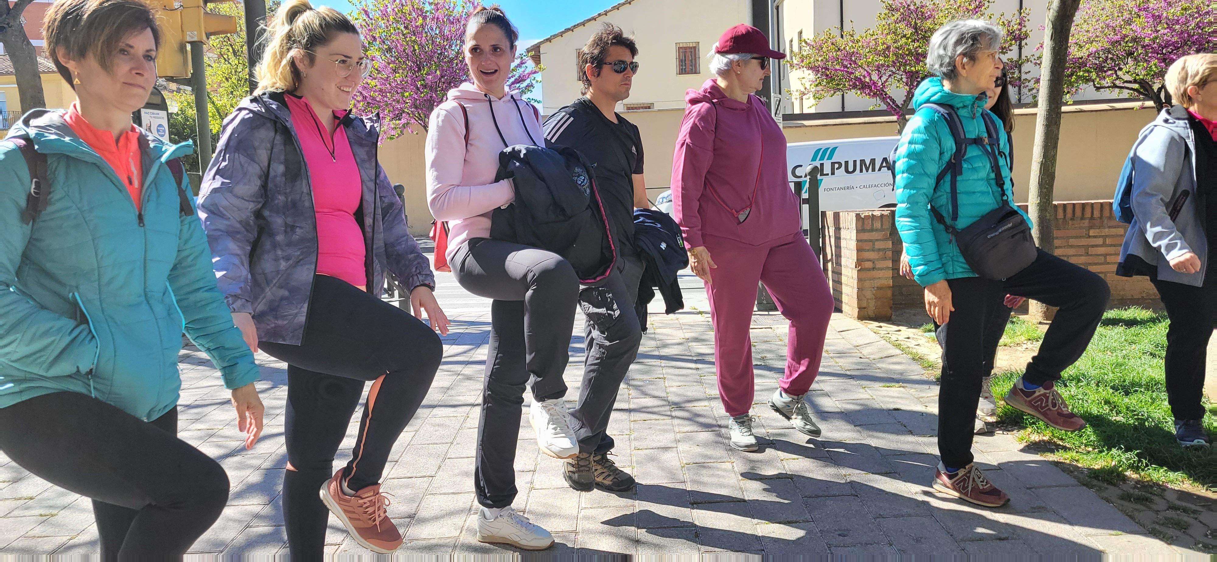 Marcha senderista del Camino de Santiago a su paso por Huesca. Foto Myriam Martínez