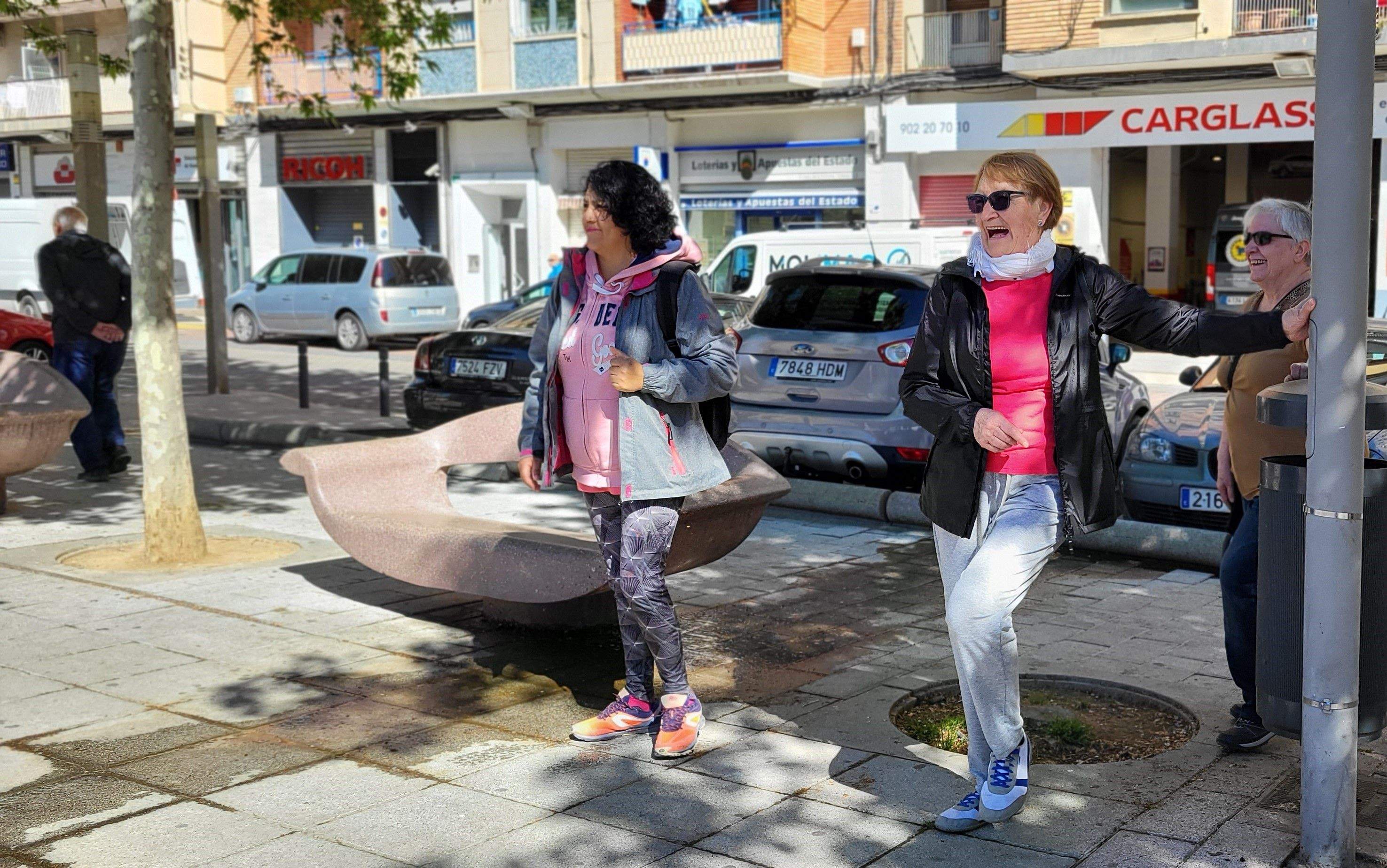Marcha senderista del Camino de Santiago a su paso por Huesca. Foto Myriam Martínez