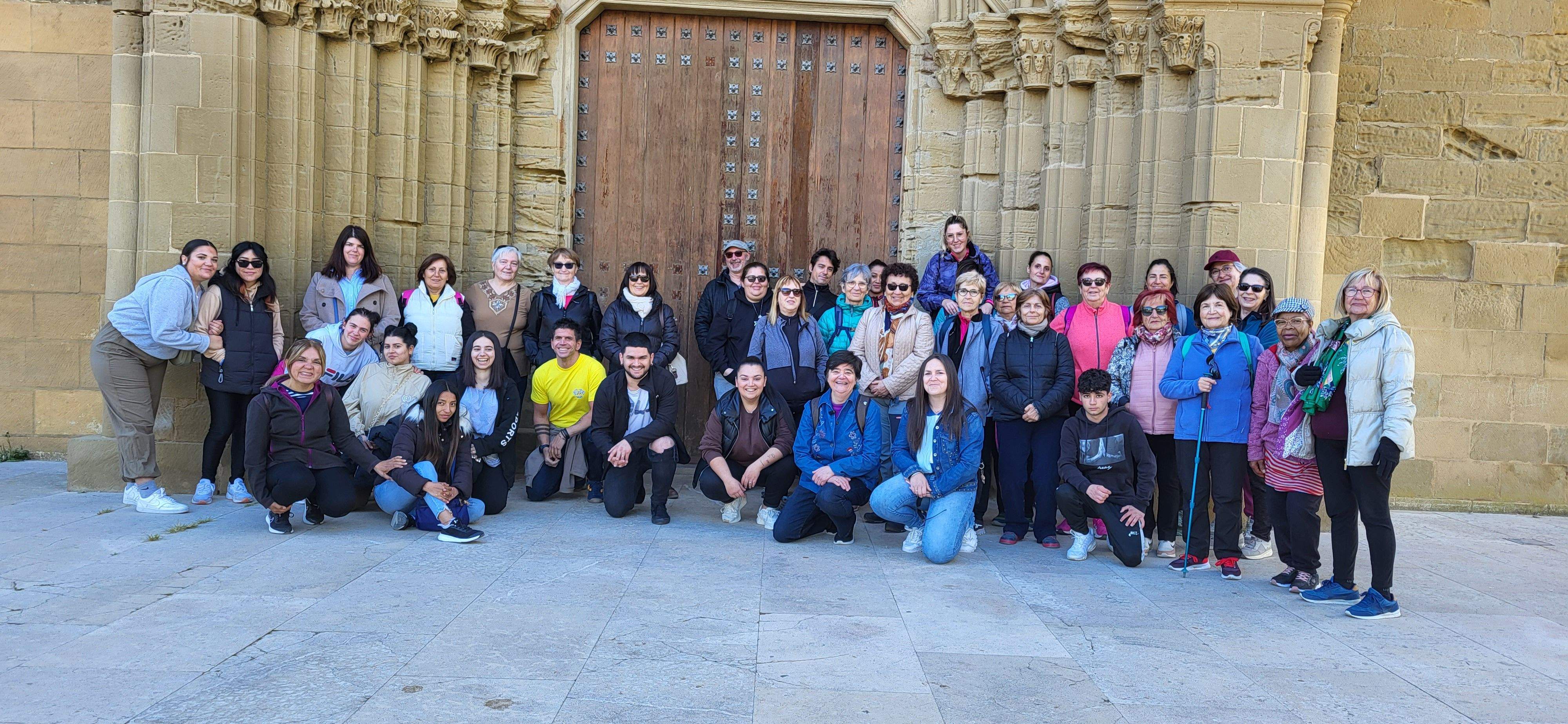 Marcha senderista del Camino de Santiago a su paso por Huesca. Foto Myriam Martínez