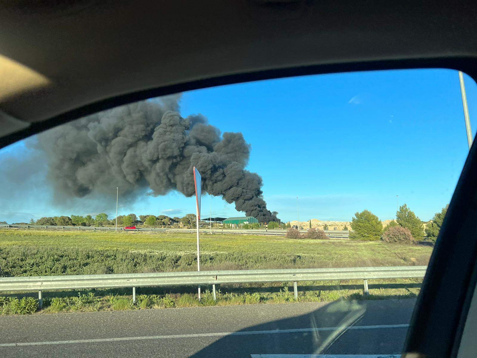 Incendio en una planta de reciclado de una empresa de Monzón 