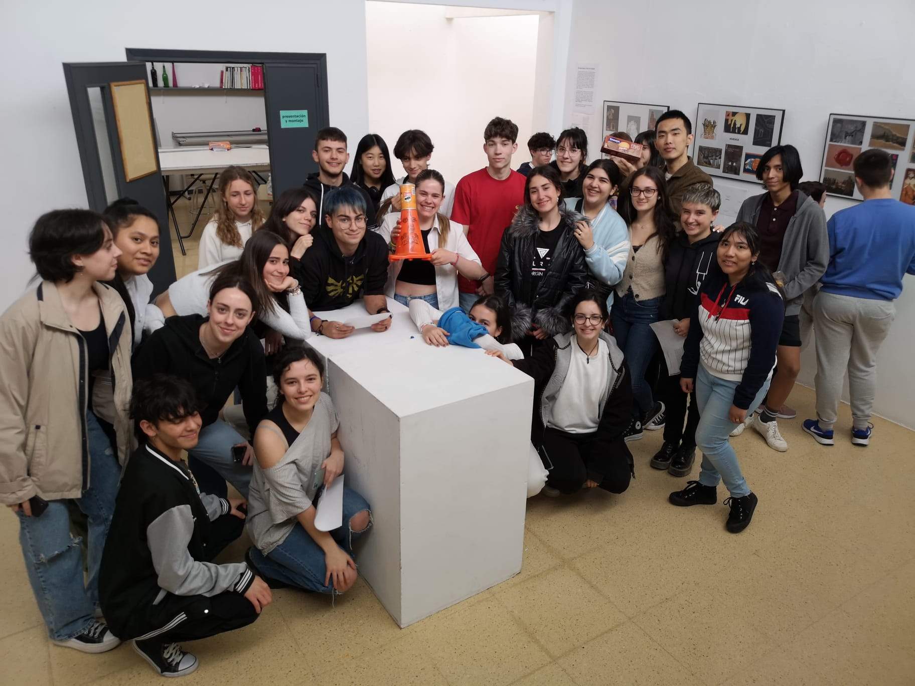 Exposición en la Escuela de Arte con motivo del Día Mundial del Arte