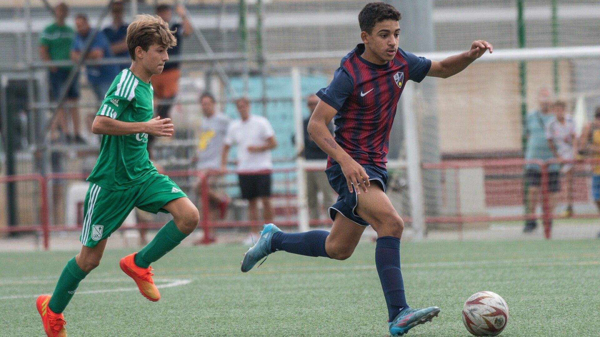 Ismail El Aoud, futbolista del Infantil A de la SD Huesca, en un partido de esta temporada. Ismail El Aoud, futbolista del Infantil A de la SD Huesca, en un partido de esta temporada.