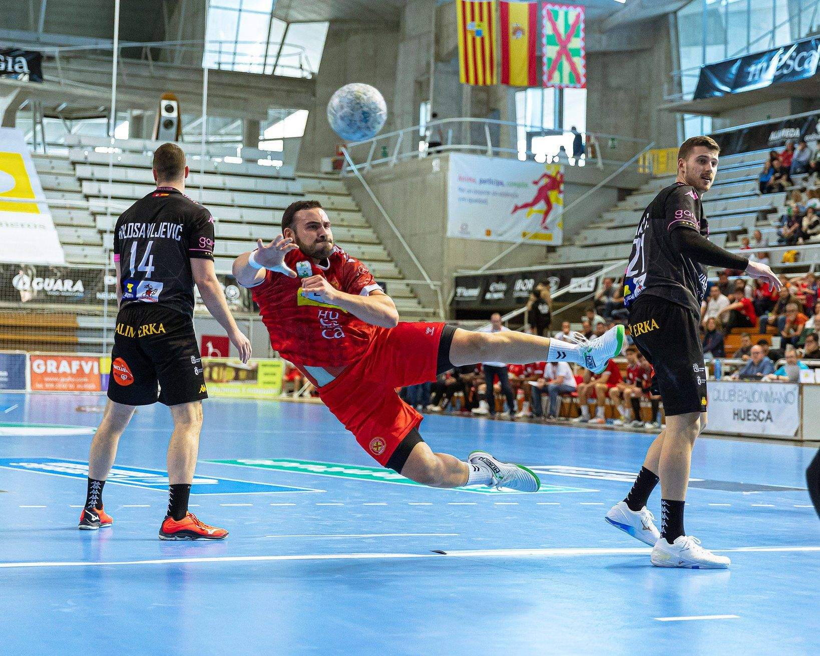 El pivote de Bada Huesca Iván Montoya. Foto: @BmHuesca