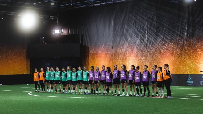 Nuria Mallada, con peto verde y el dorsal 192, en una de las pruebas de la Queens League. Foto: @QueensLeague