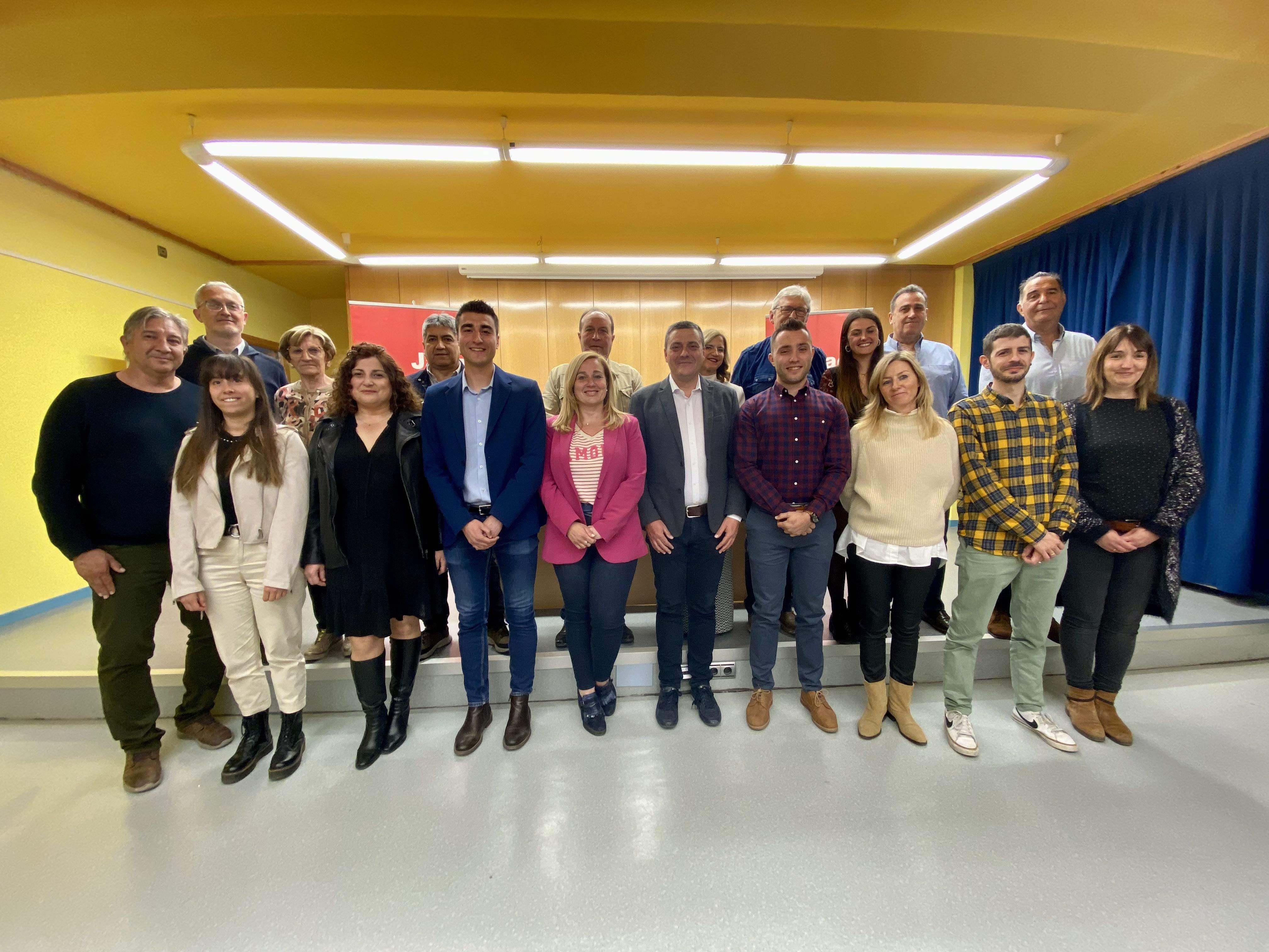 Integrantes de la candidatura con Olvido Moratinos, junto a Fernando Sabés, en el centro.