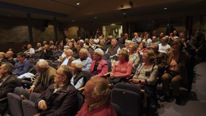 Público en el Centro Cultural Ibercaja Público en el Centro Cultural Ibercaja