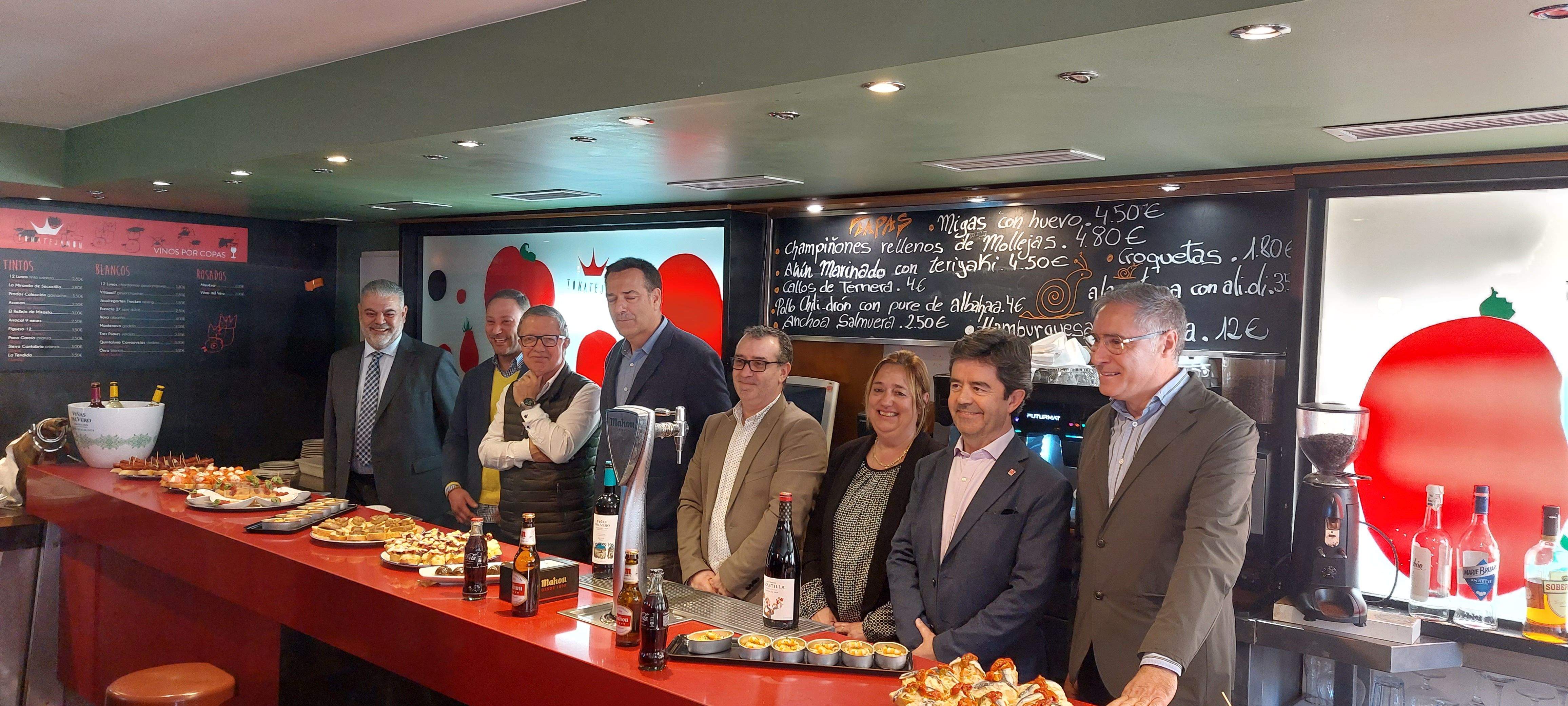 Representantes institucionales, de la asociación de hostelería y de las marcas patrocinadoras del Tapas de 10.