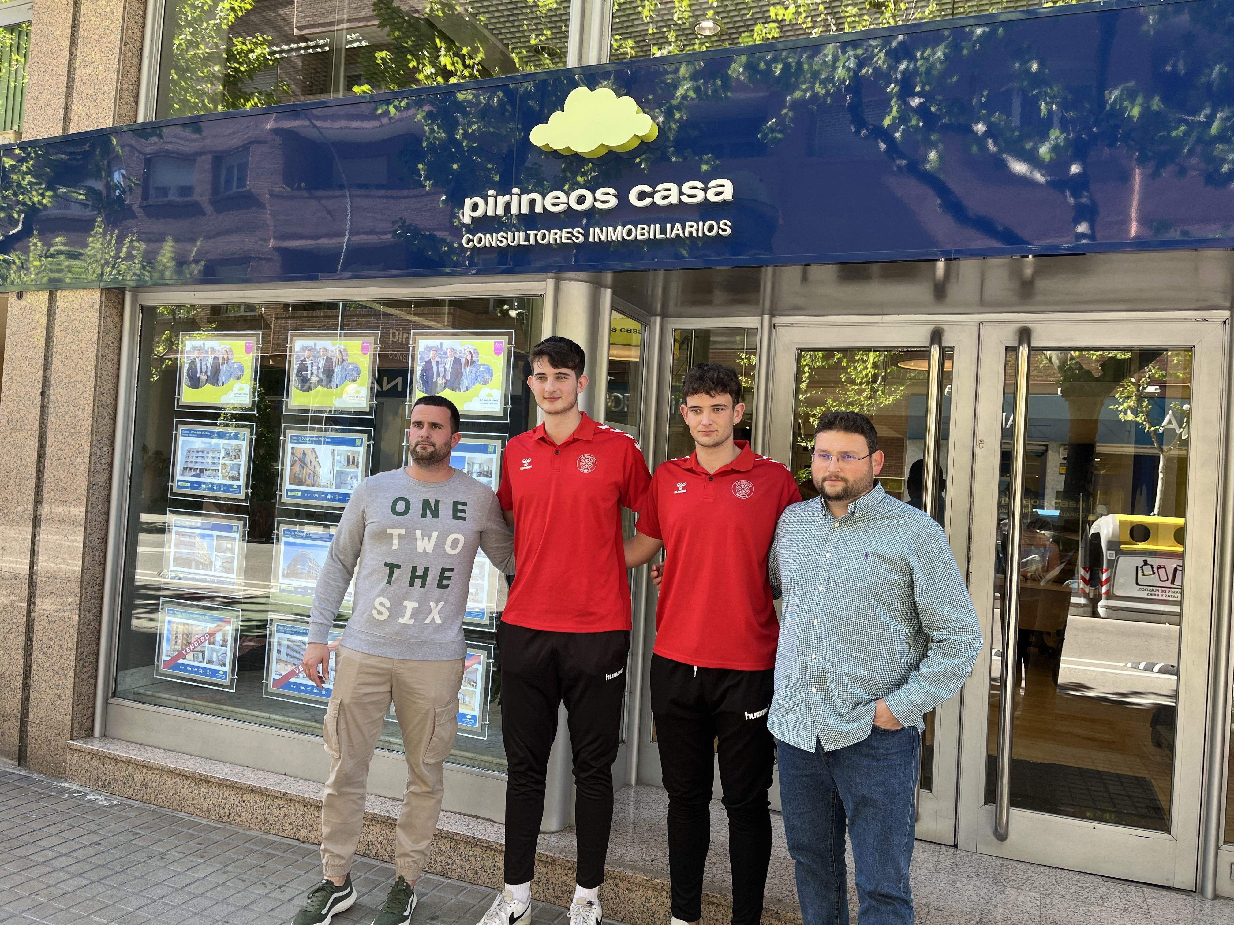 Lucas Calvo, Lorenzo Nasarre, Ángel Calvo y Javier Caudillo, en la presentación de la Final a 4 del Balonmano Huesca juvenil. Foto: A. Mora