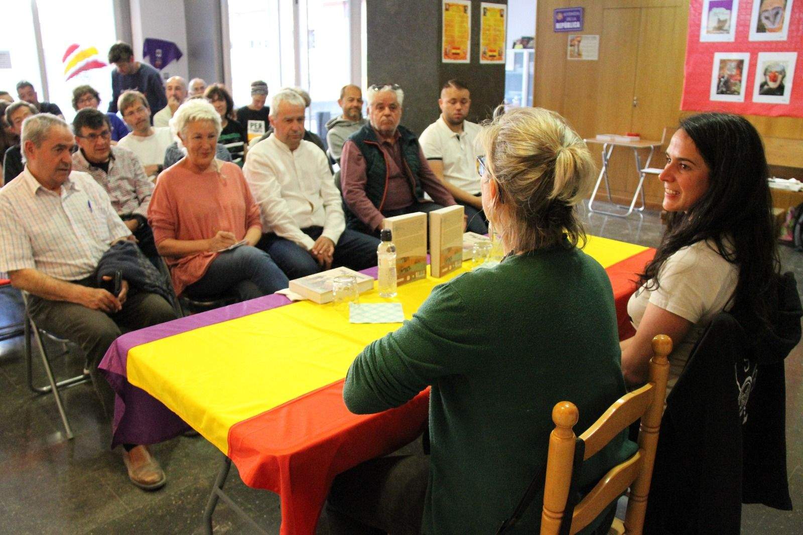 Presentación del libro de Ana Santidrián "Biela y Tierra" en Huesca. Foto Carlos Neofato