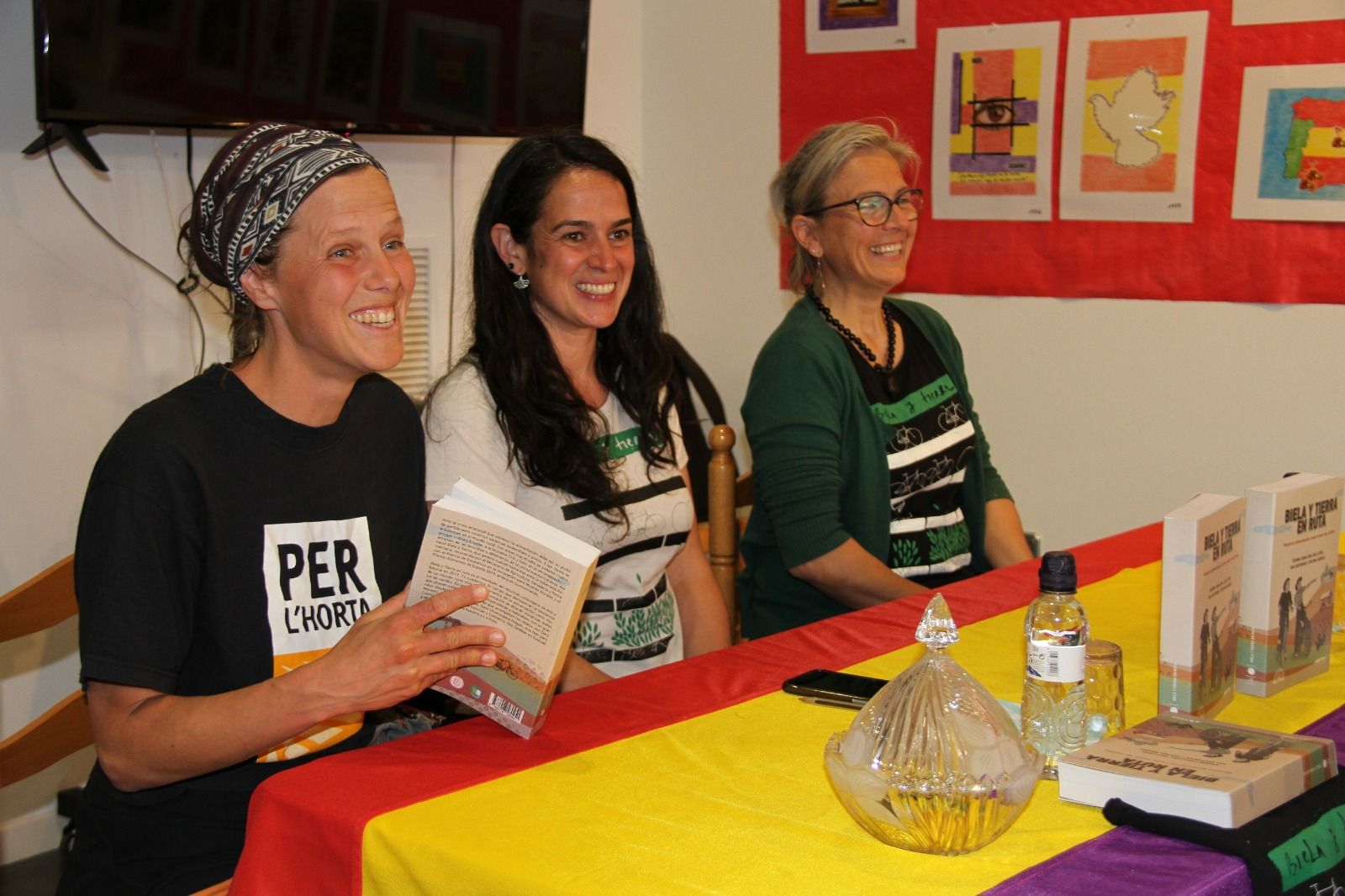 Presentación del libro de Ana Santidrián "Biela y Tierra" en Huesca. Foto Carlos Neofato
