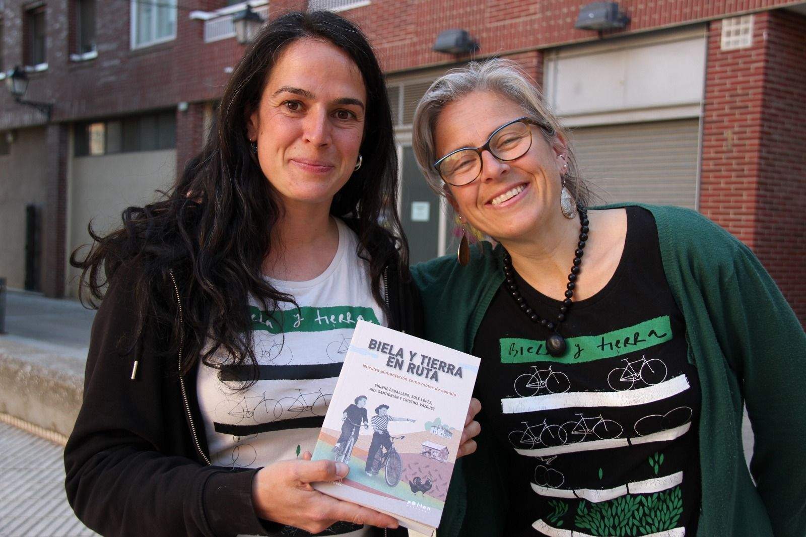 Presentación del libro de Ana Santidrián "Biela y Tierra" en Huesca. Foto Carlos Neofato