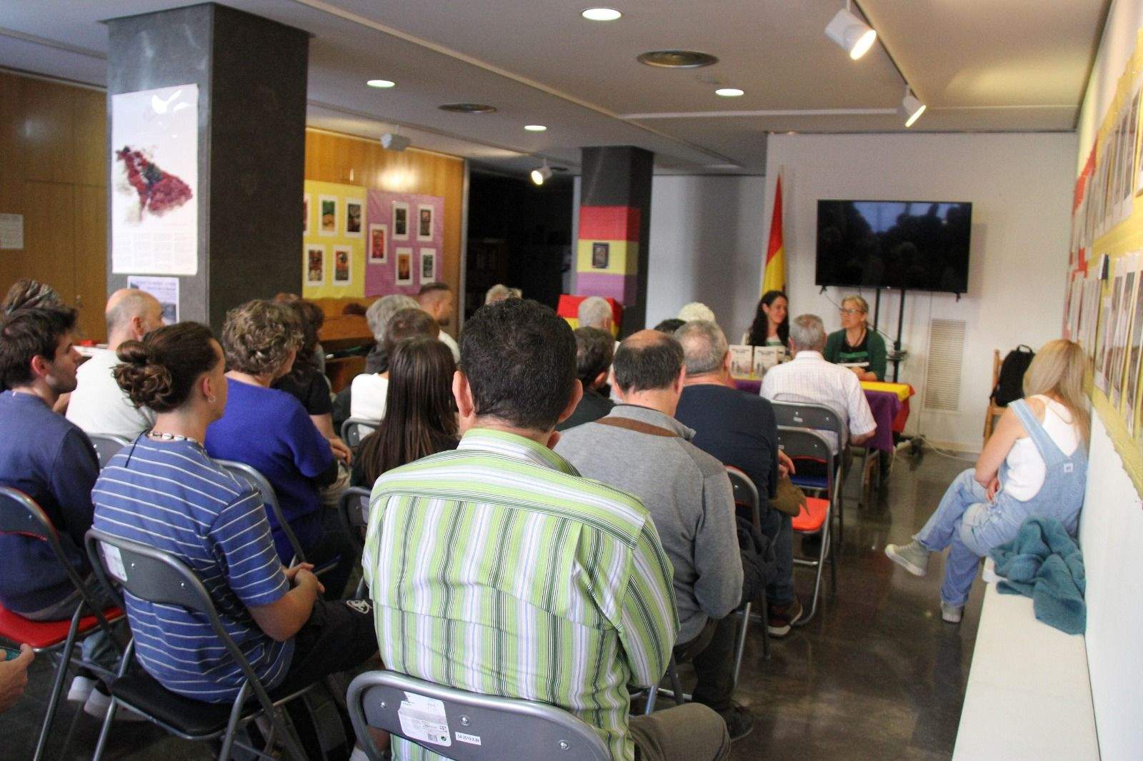 Presentación del libro de Ana Santidrián "Biela y Tierra" en Huesca. Foto Carlos Neofato