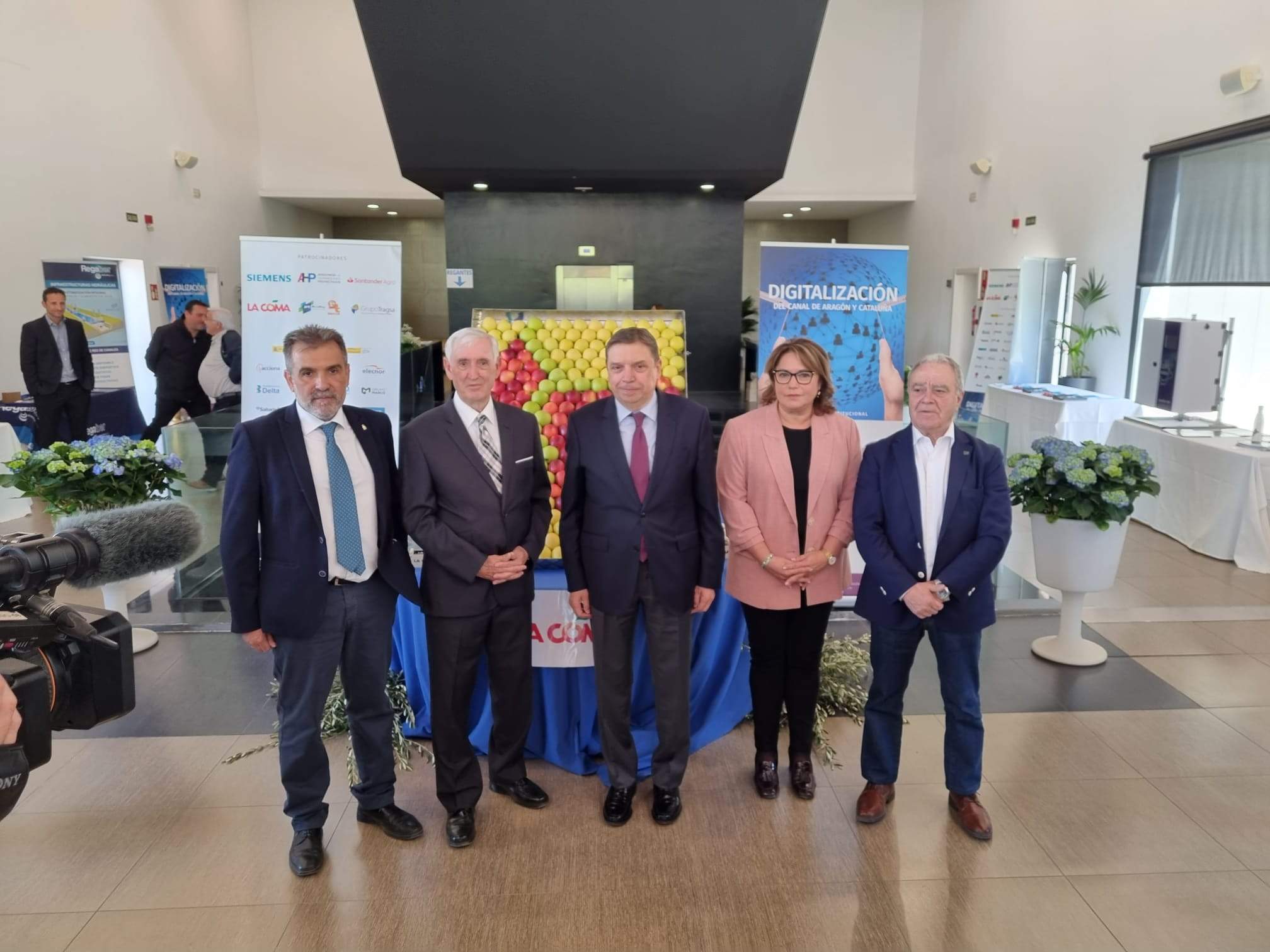 Luis Planas durante su visita a Fraga, donde ha apostado por un regadío eficiente y sostenible frente a la escasez de agua.