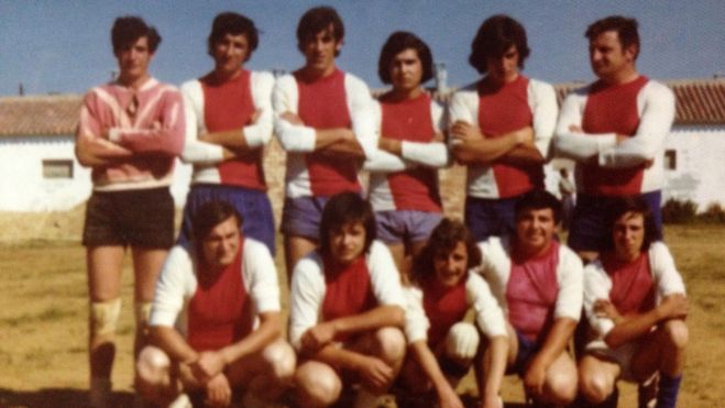 José María Cabrero, primero de la izquierda agachado José María Cabrero, primero de la izquierda agachado