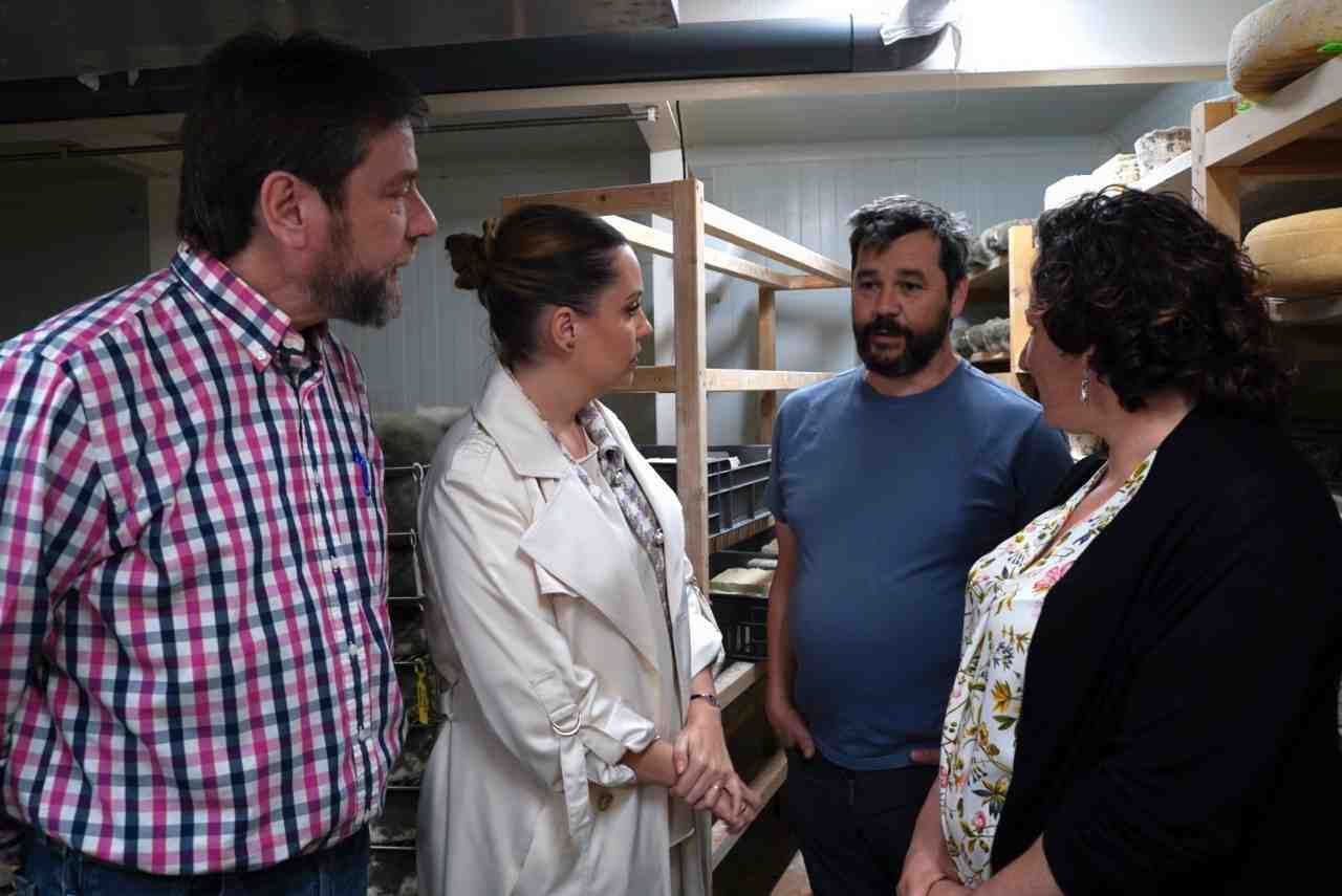 Maru Díaz con Nacho Robredo, de Quesos D'Estrabilla