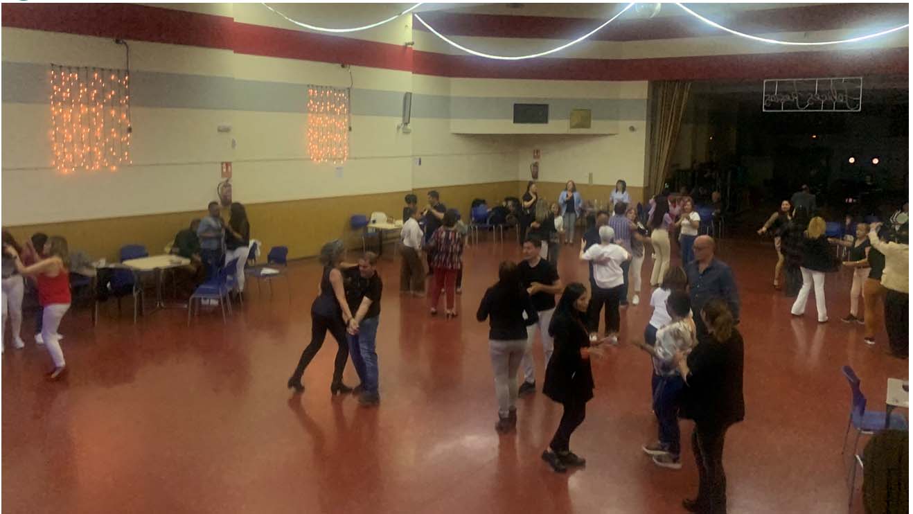 Baile organizado por la Asociación Hispano Latina de Aragón en Binéfar.