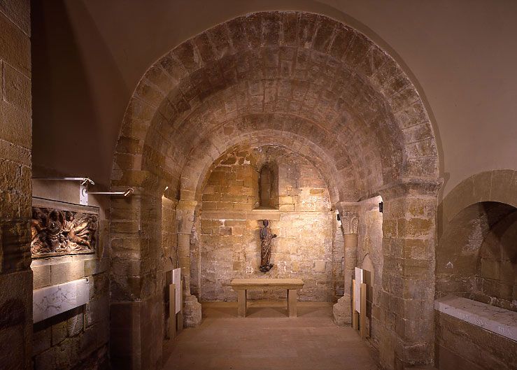 Panteon Real, capilla de San Bartolomé en la Iglesia de San Pedro el Viejo.