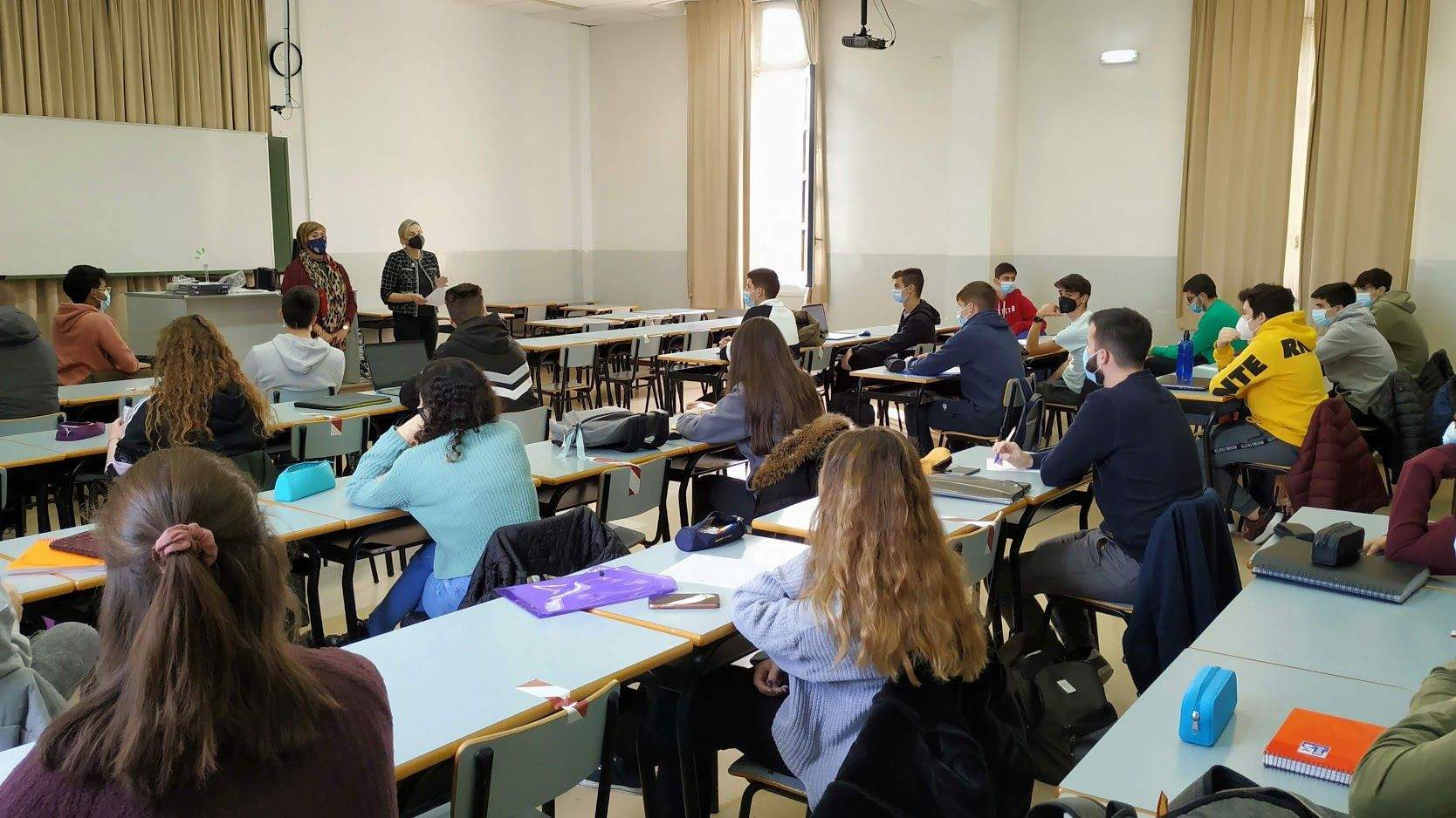 En el caso de la lengua inglesa el Centro de Lenguas Modernas de la Universidad de Zaragoza imparte en Huesca sus cursos generales.