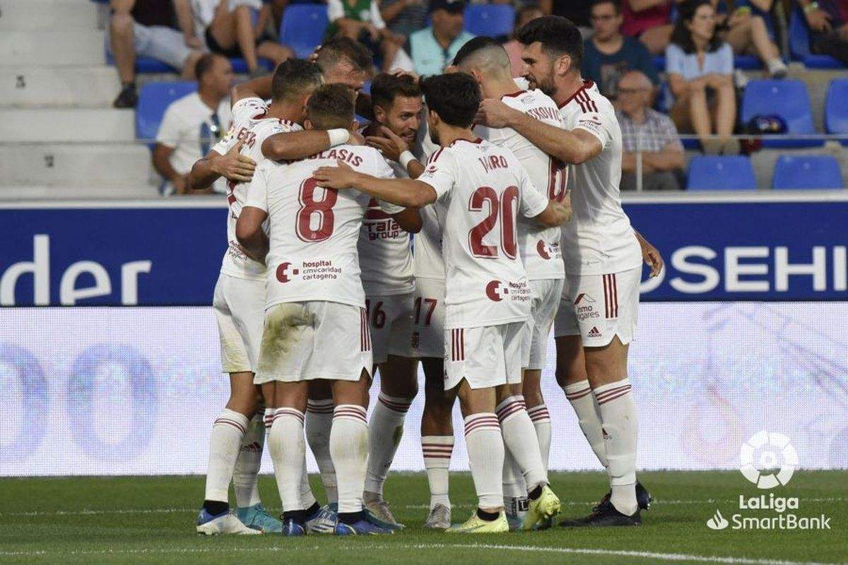 Los jugadores del Cartagena celebran un gol en El Alcoraz. Foto: LaLiga