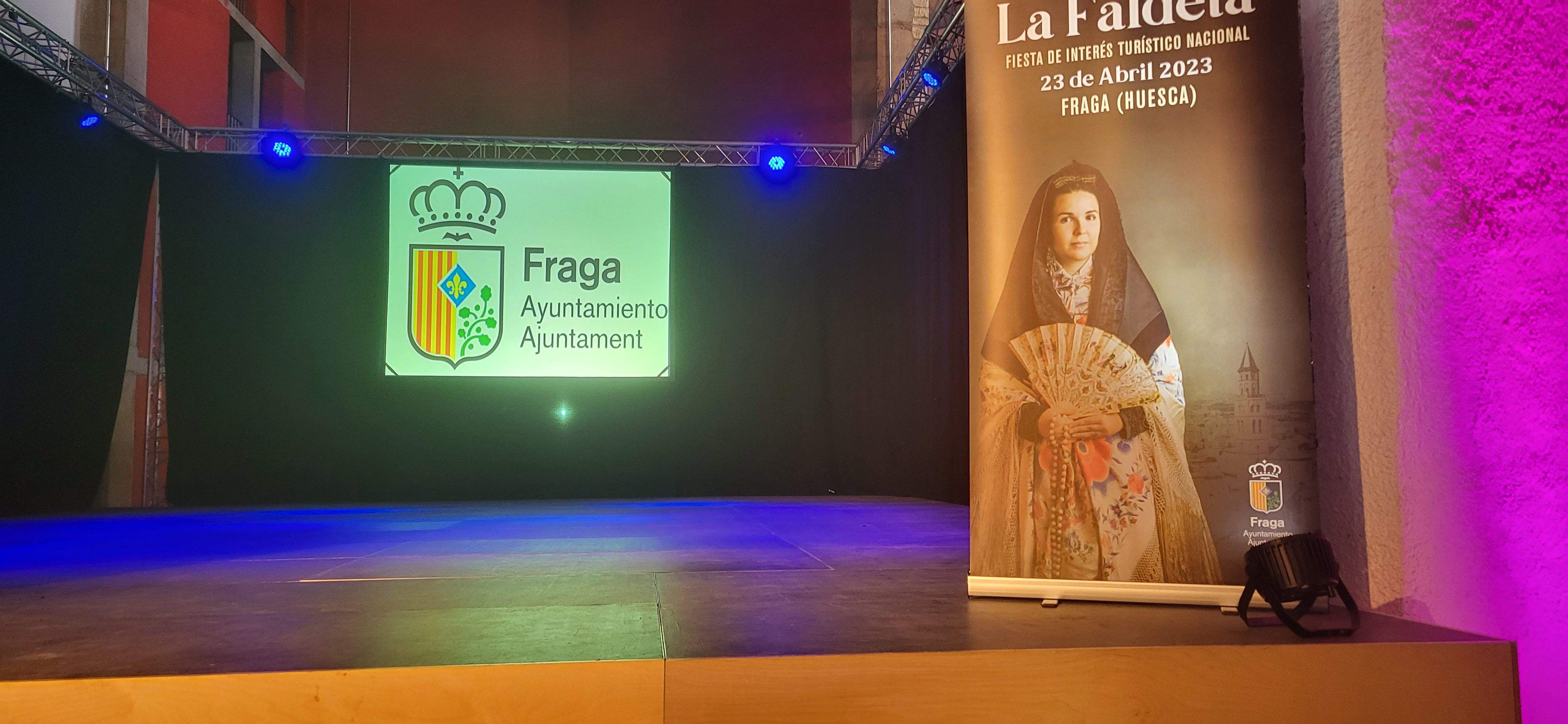 Imágenes de la donación de Miguel Ángel Lahoz a Fraga. Foto Myriam Martínez