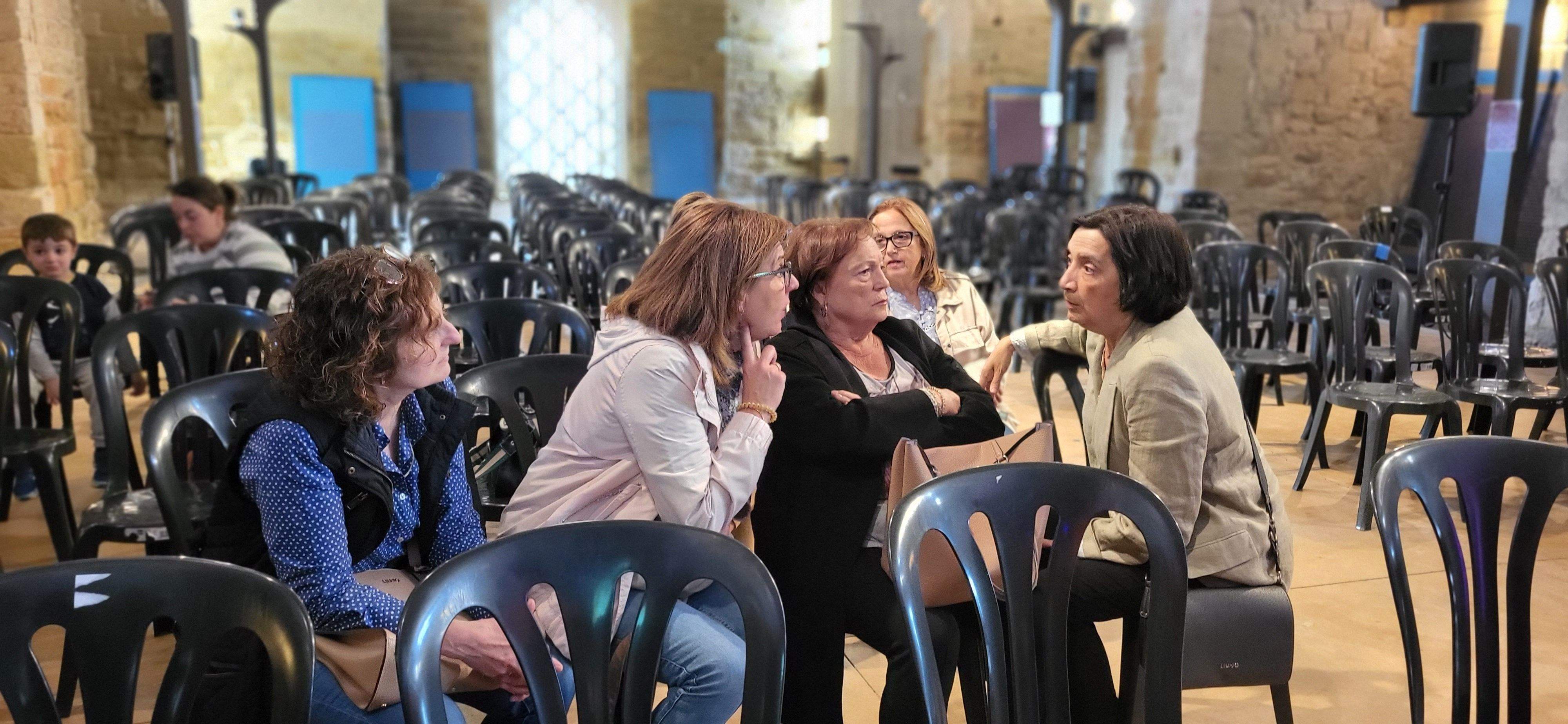 Imágenes de la donación de Miguel Ángel Lahoz a Fraga. Foto Myriam Martínez