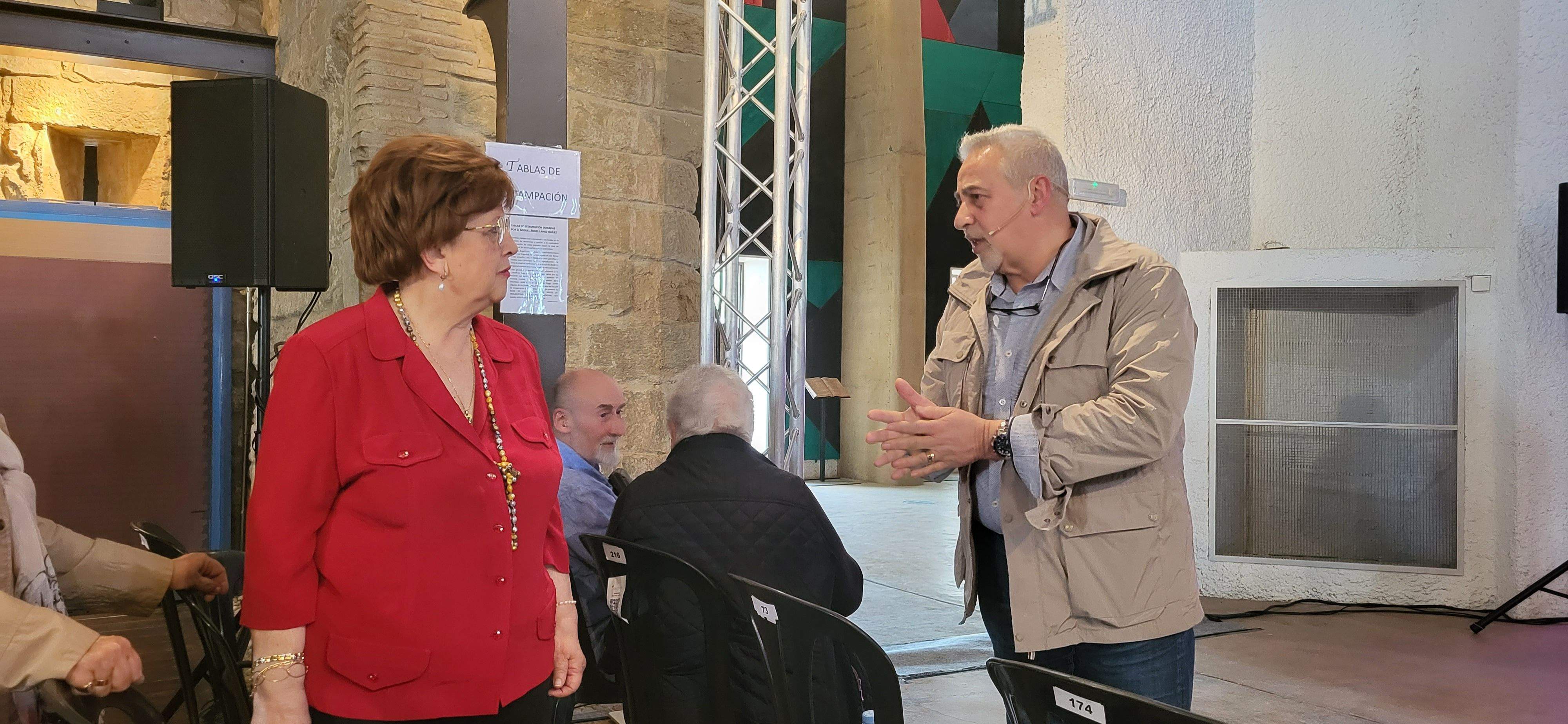 Imágenes de la donación de Miguel Ángel Lahoz a Fraga. Foto Myriam Martínez