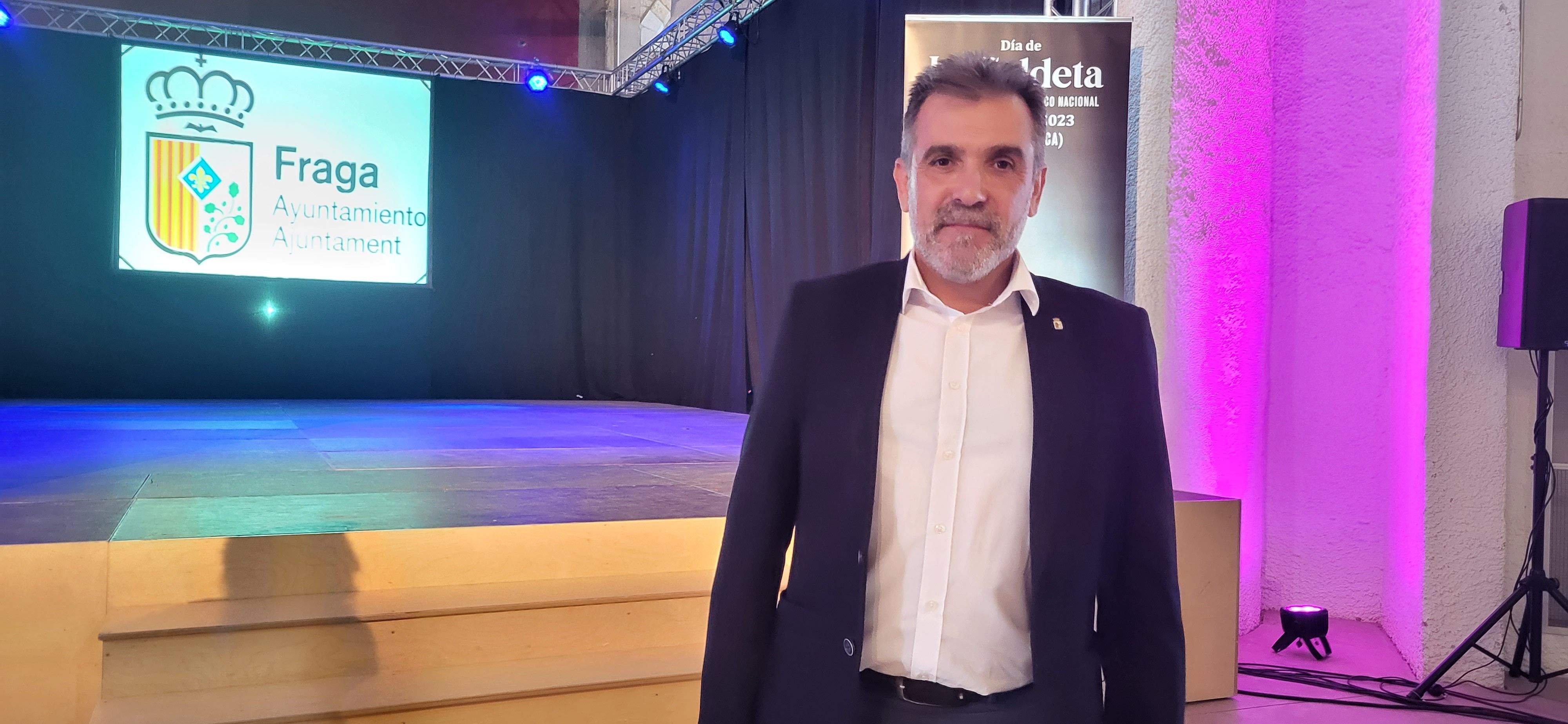 Imágenes de la donación de Miguel Ángel Lahoz a Fraga. Foto Myriam Martínez