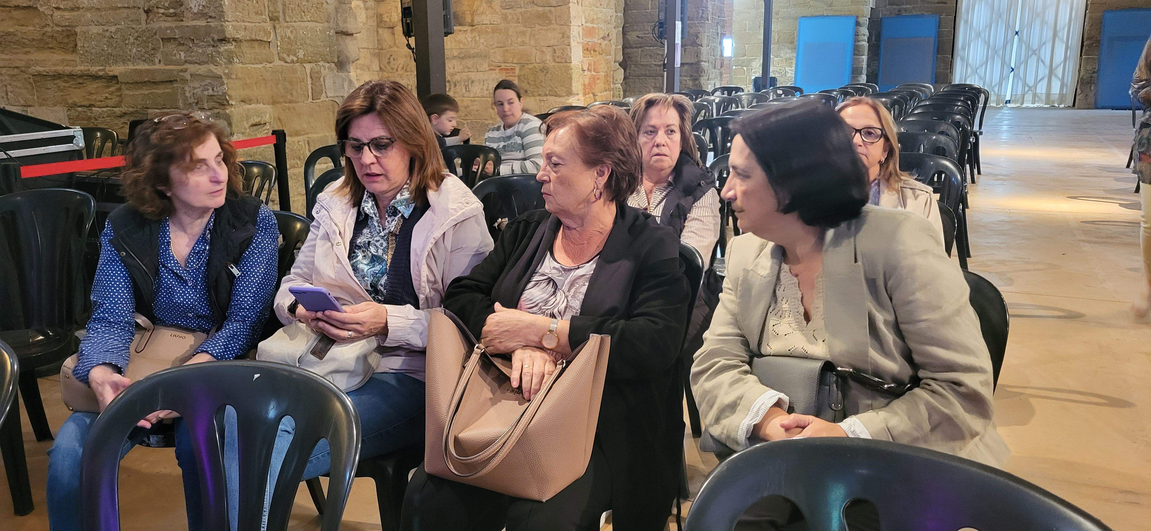 Imágenes de la donación de Miguel Ángel Lahoz a Fraga. Foto Myriam Martínez