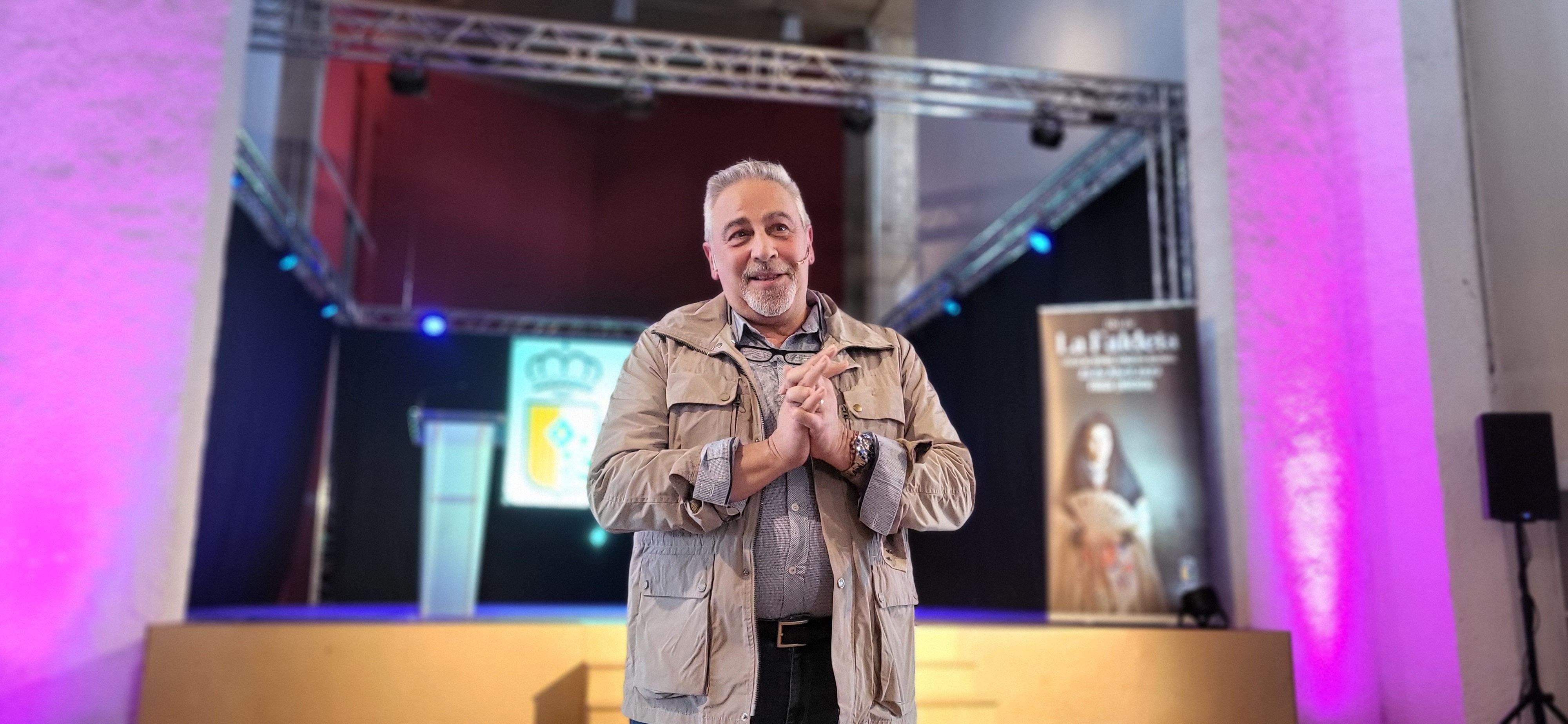 Imágenes de la donación de Miguel Ángel Lahoz a Fraga. Foto Myriam Martínez