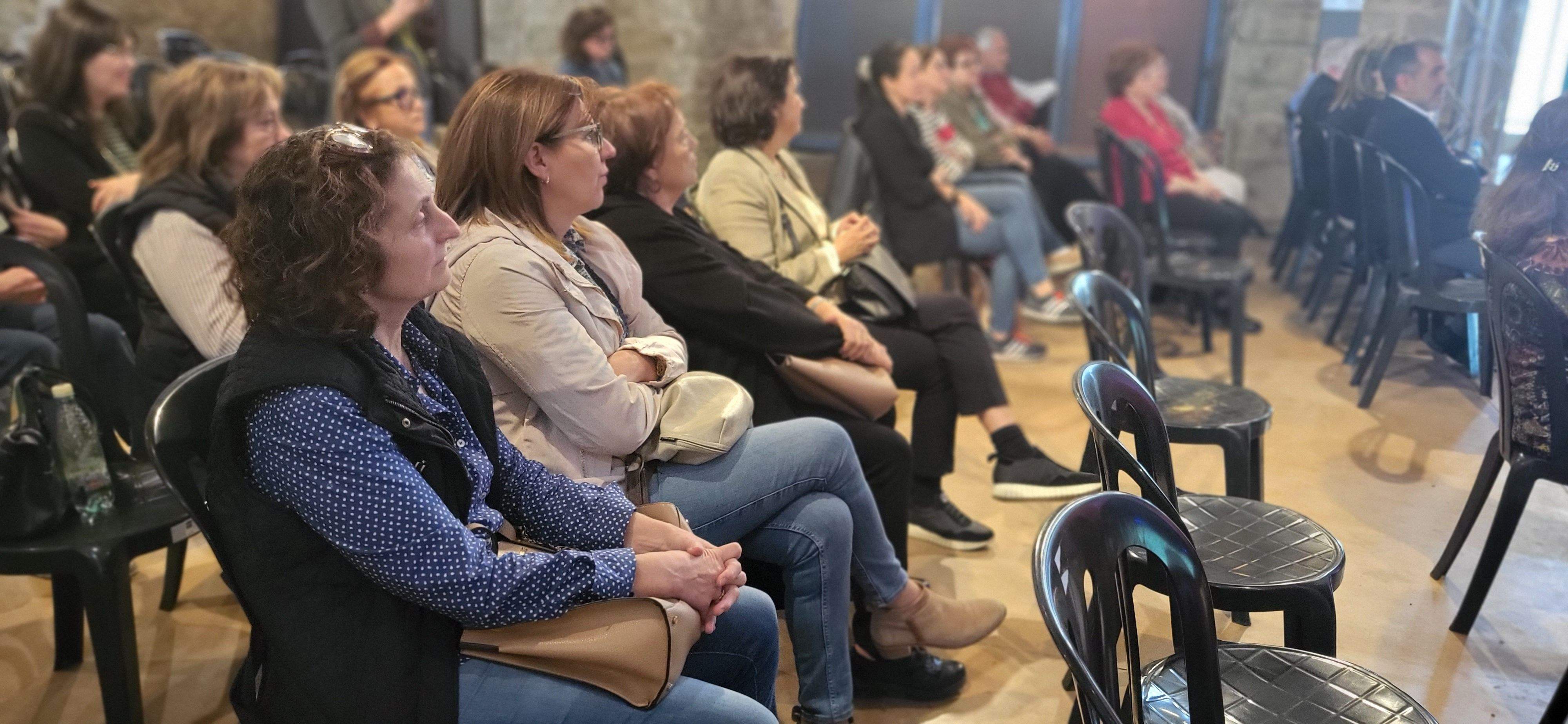 Imágenes de la donación de Miguel Ángel Lahoz a Fraga. Foto Myriam Martínez