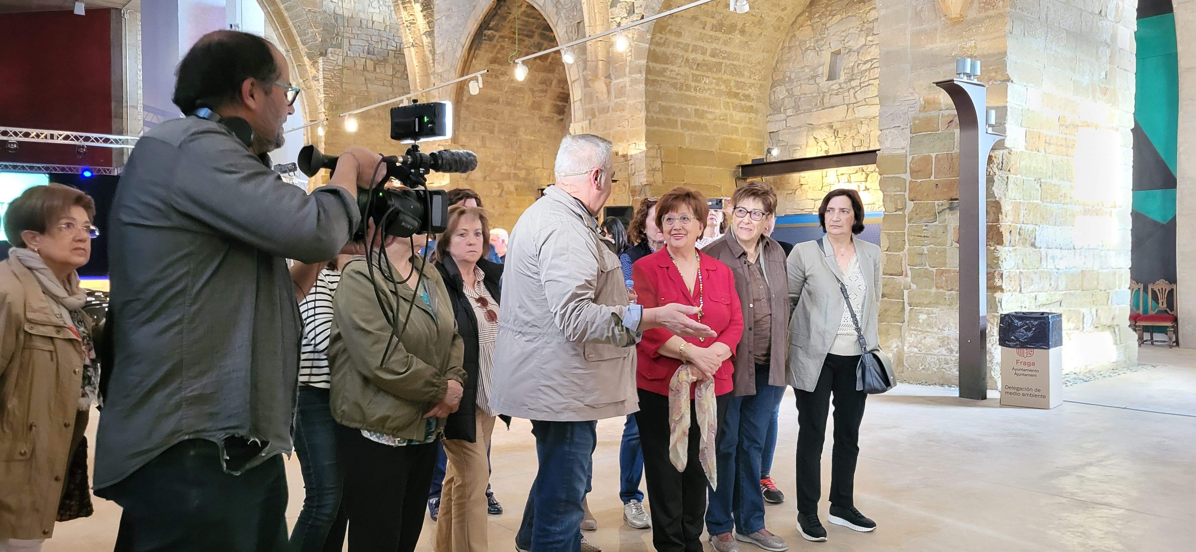 Imágenes de la donación de Miguel Ángel Lahoz a Fraga. Foto Myriam Martínez