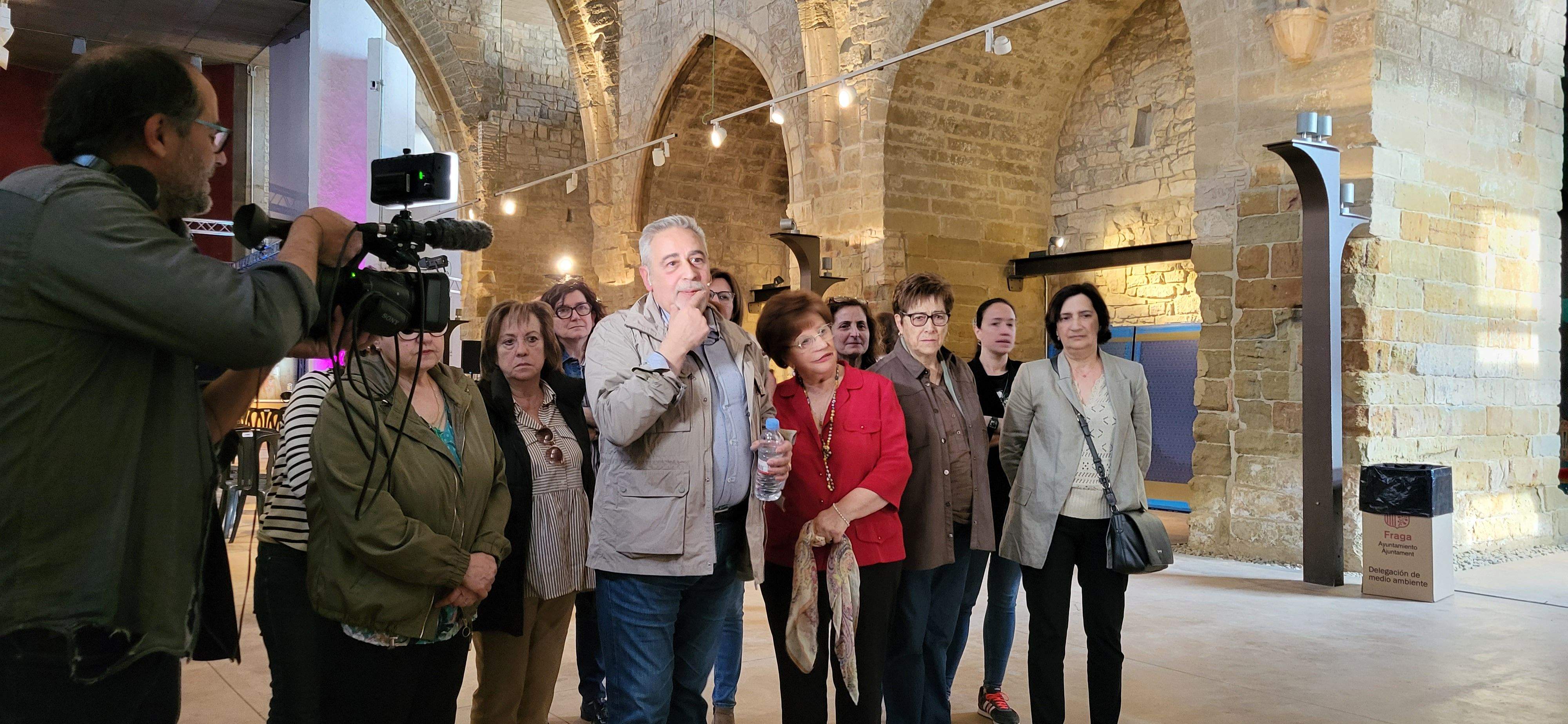 Imágenes de la donación de Miguel Ángel Lahoz a Fraga. Foto Myriam Martínez