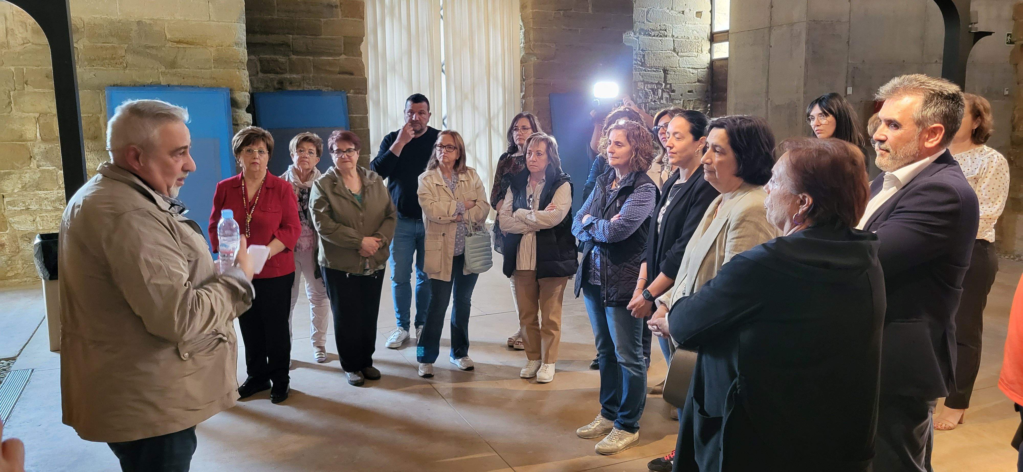Imágenes de la donación de Miguel Ángel Lahoz a Fraga. Foto Myriam Martínez