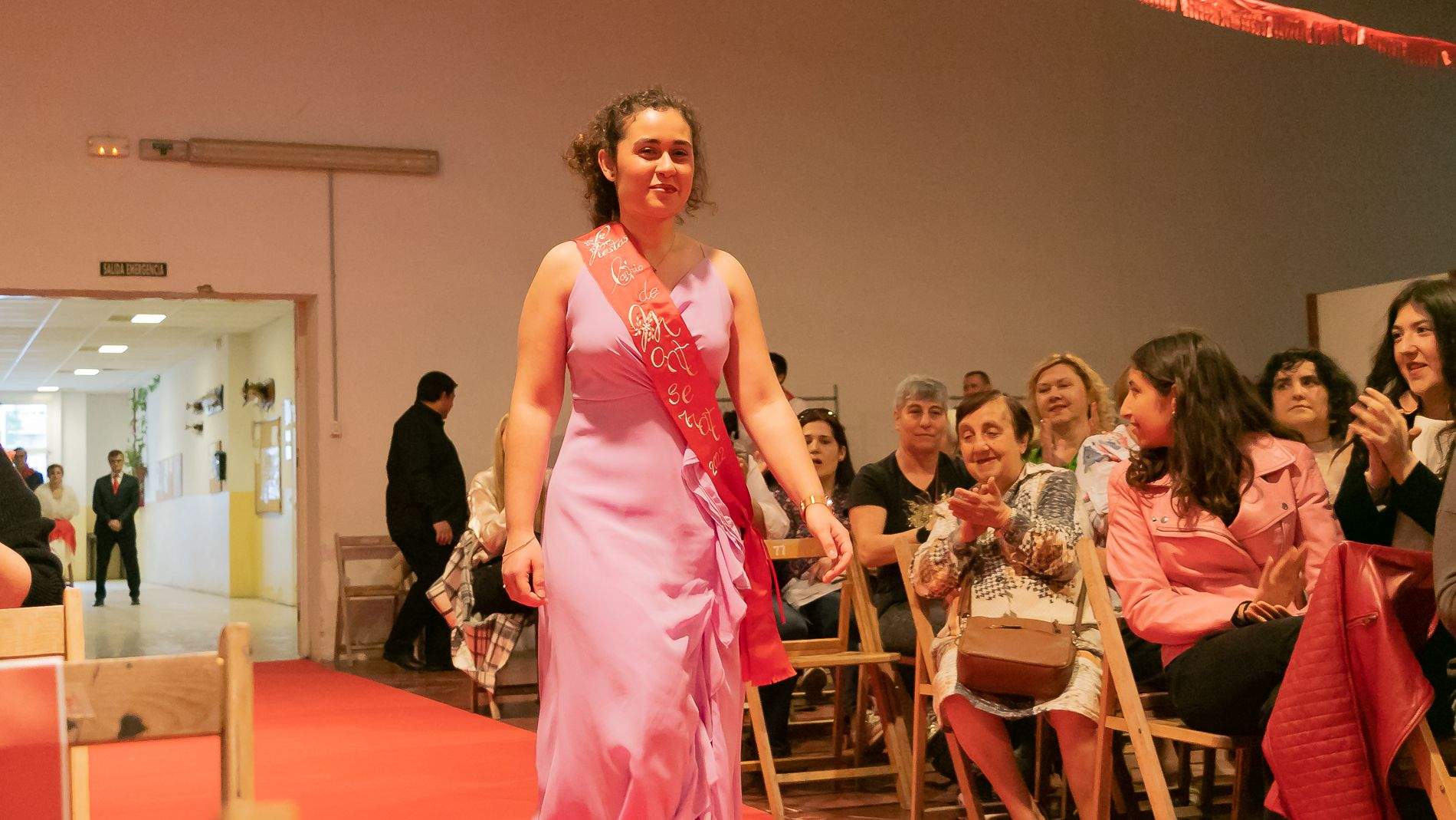 Fiestas del barrio de San Lorenzo 2023. Presentación de las mairalesas y los mayorales. Foto Estela Alcay