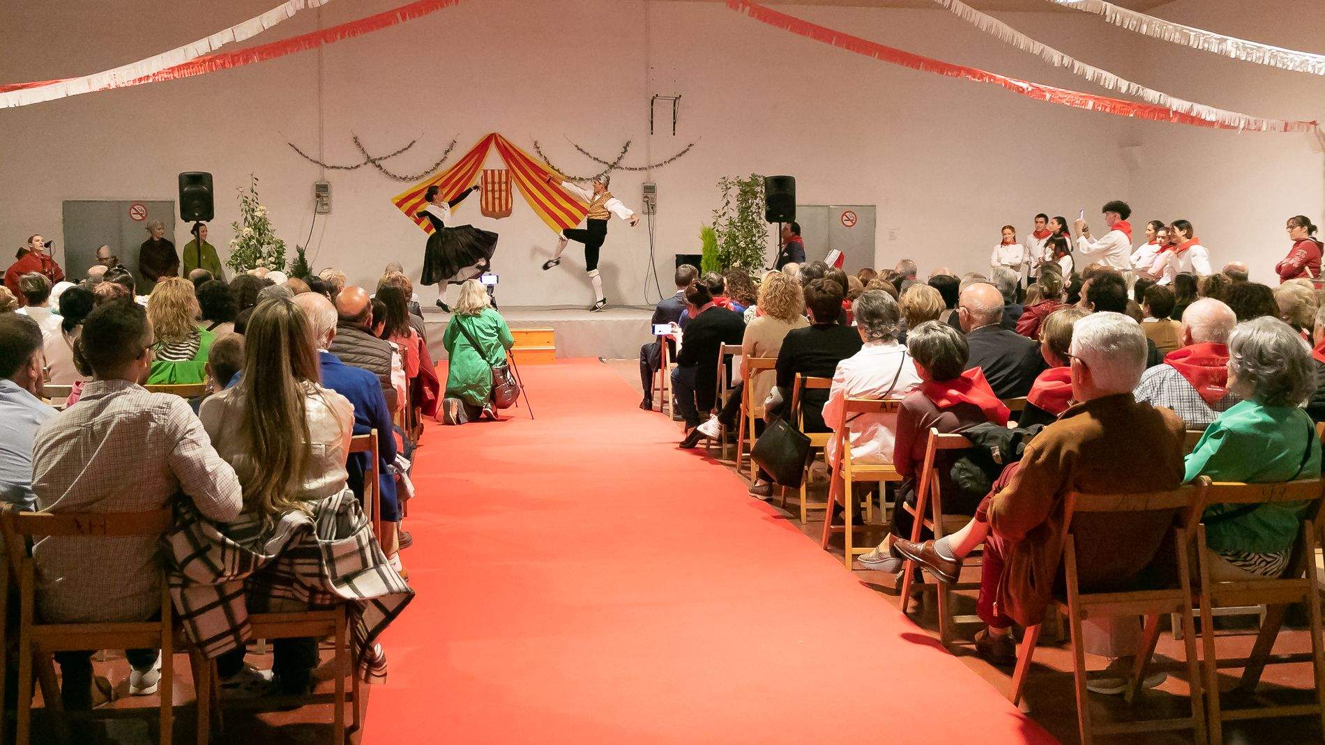 Fiestas del barrio de San Lorenzo 2023. Presentación de las mairalesas y los mayorales. Foto Estela Alcay