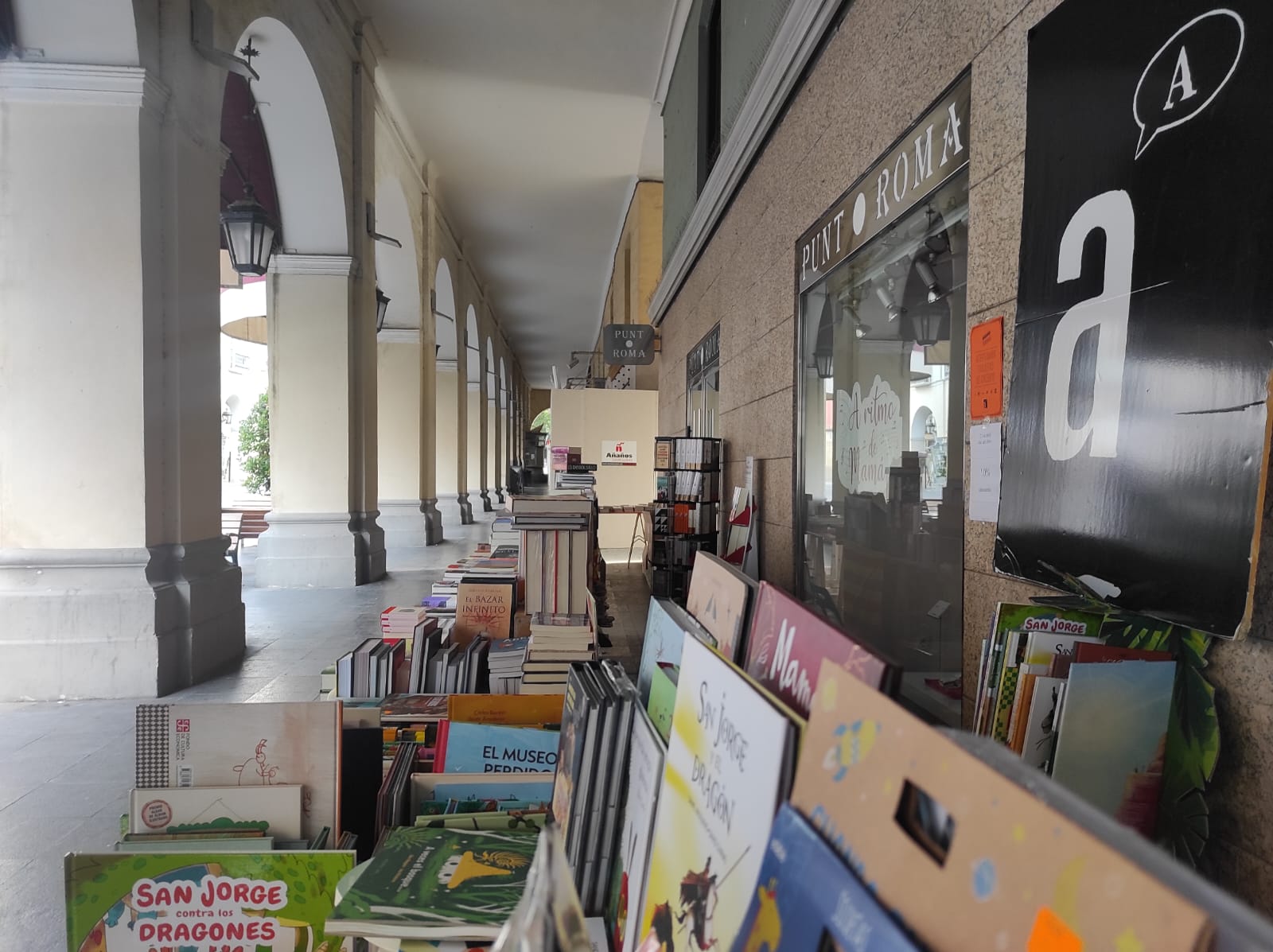 Todo listo en los Porches de Galicia: Huesca celebra este domingo el Día del Libro