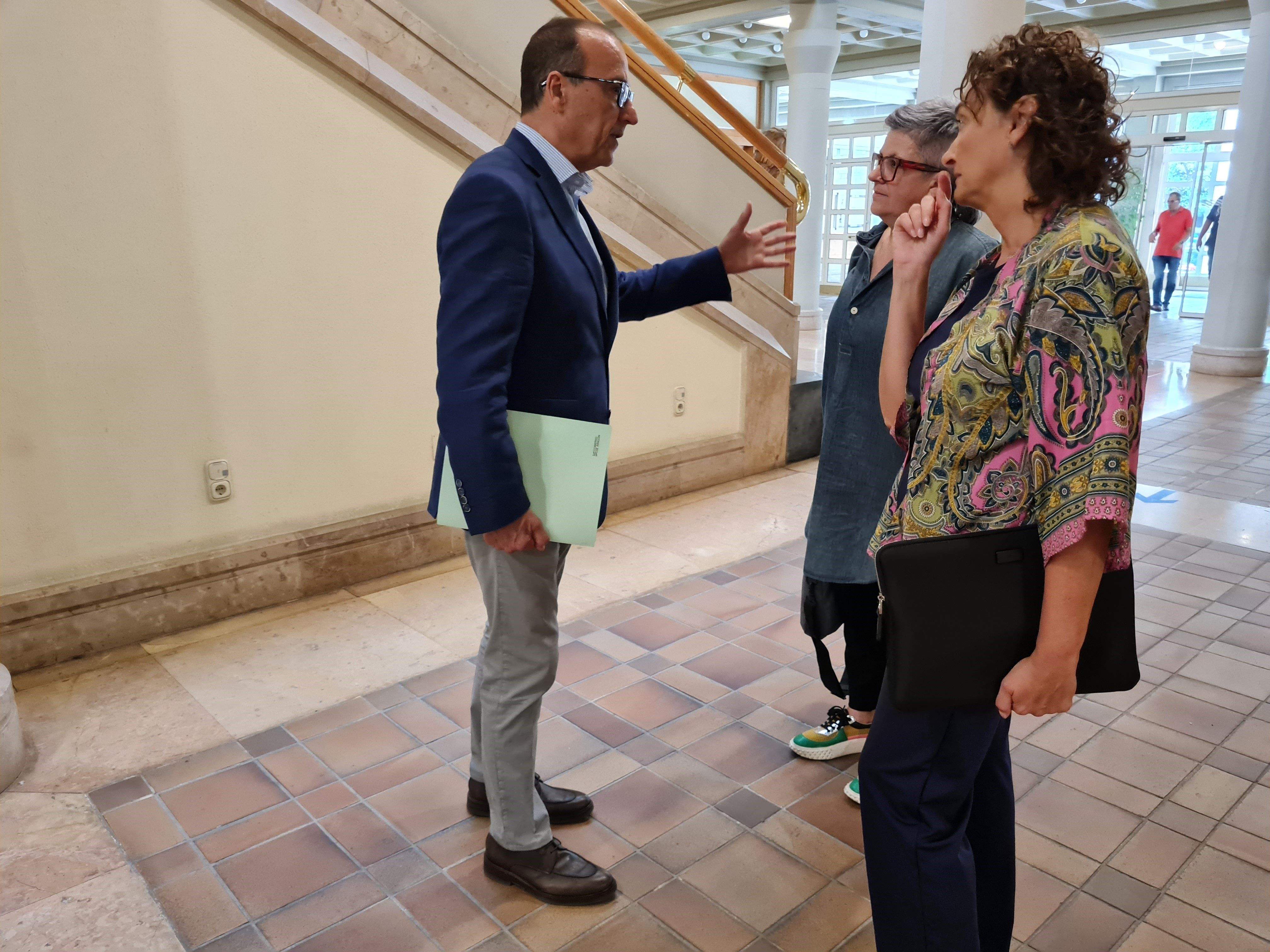 Felipe Faci con Olga Alastruey y María Muñoz.