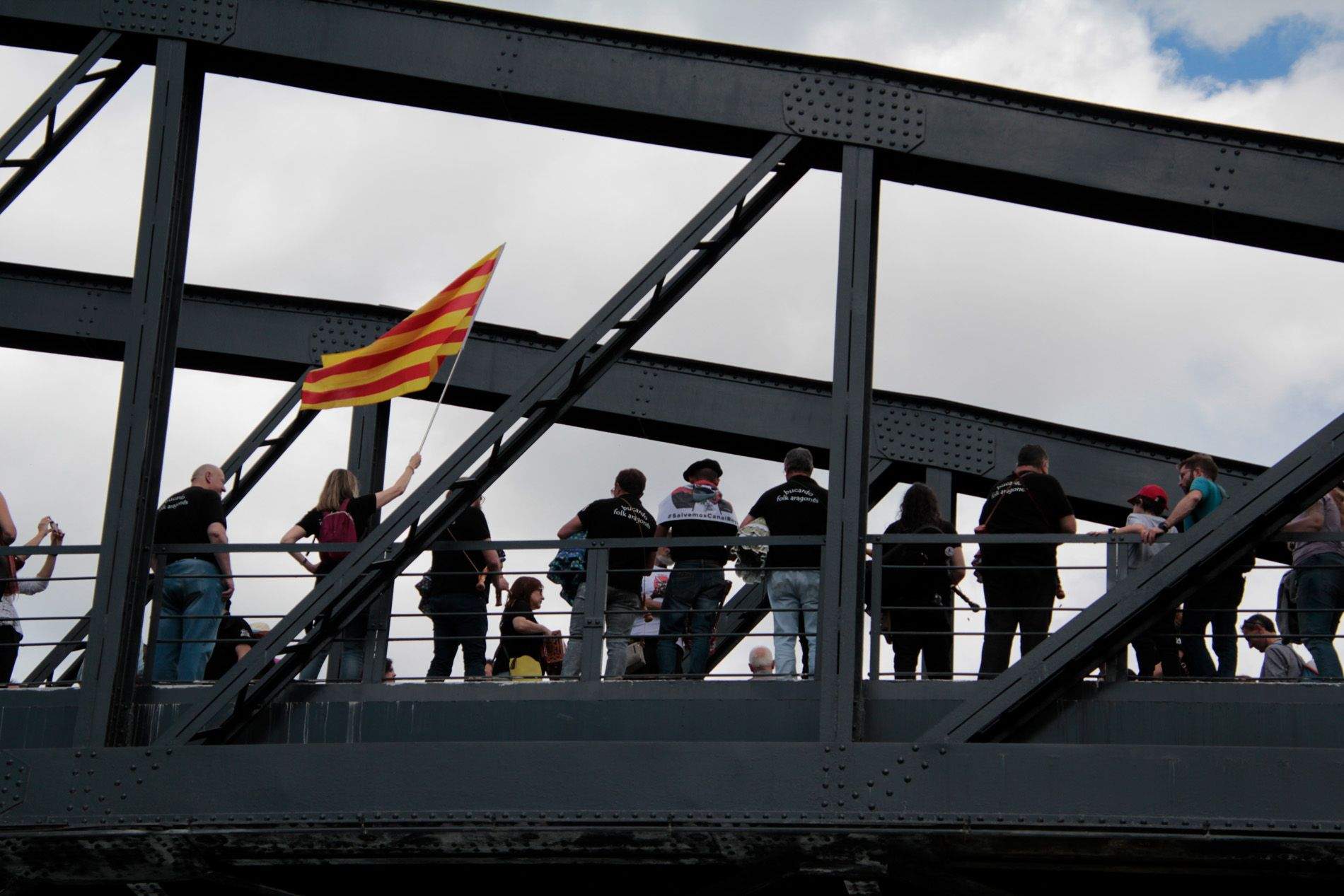 Descenso de navatas por el río Gállego. Foto: Amagoia La Cruz 