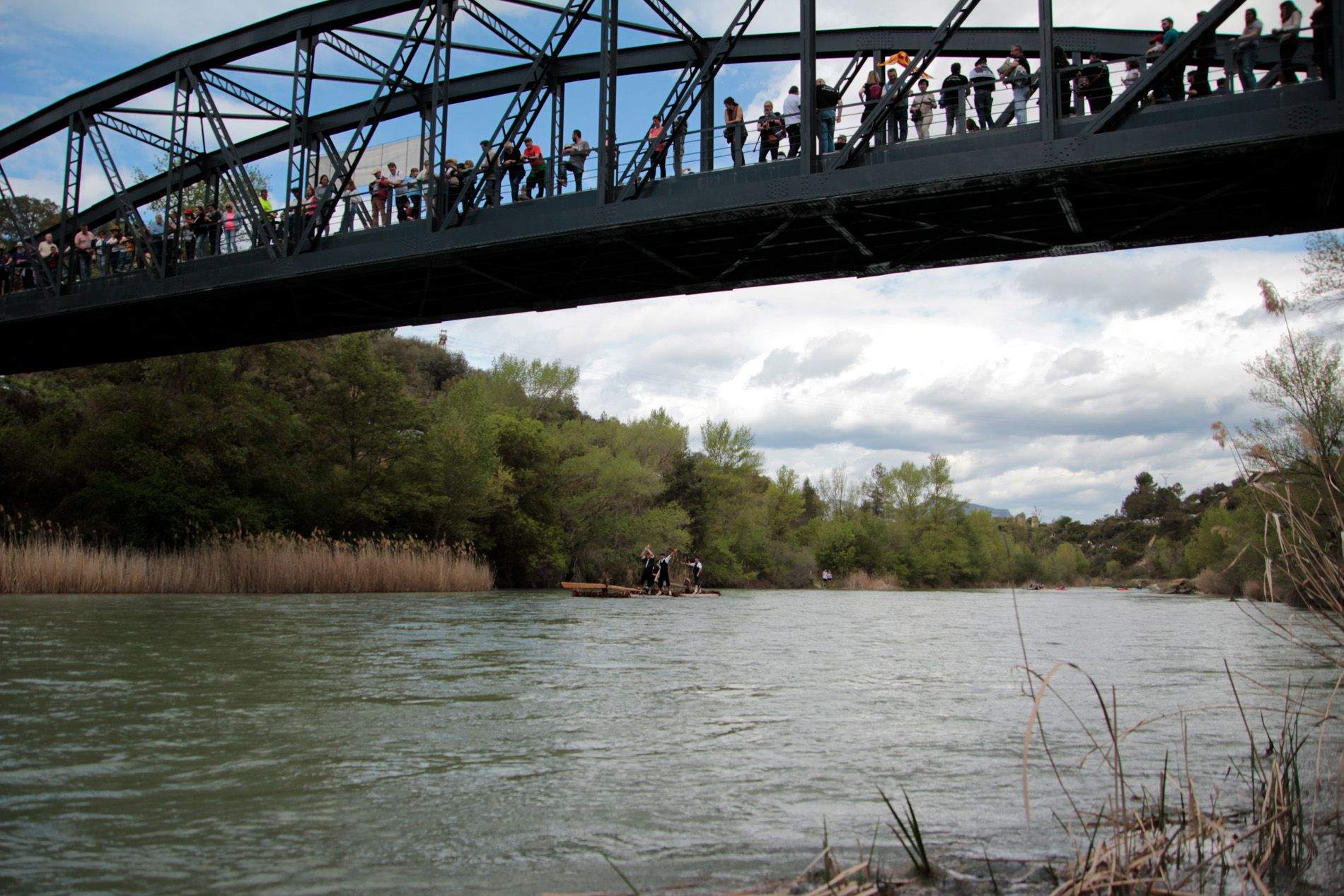 Descenso de navatas por el río Gállego. Foto: Amagoia La Cruz 