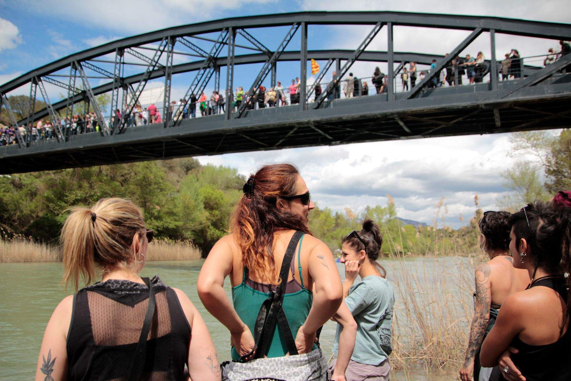Descenso de navatas por el río Gállego. Foto: Amagoia La Cruz 