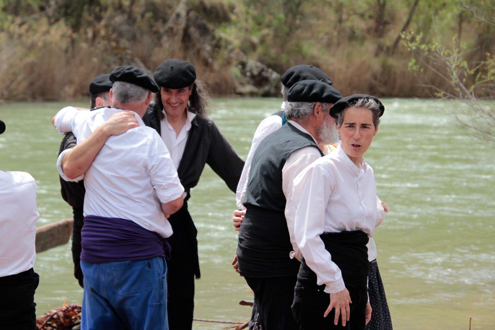 Descenso de navatas por el río Gállego. Foto: Amagoia La Cruz 