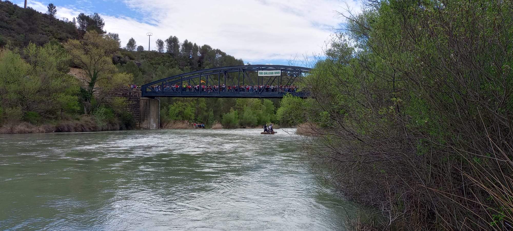 Descenso de navatas por el río Gállego. Foto: Mariano Martínez