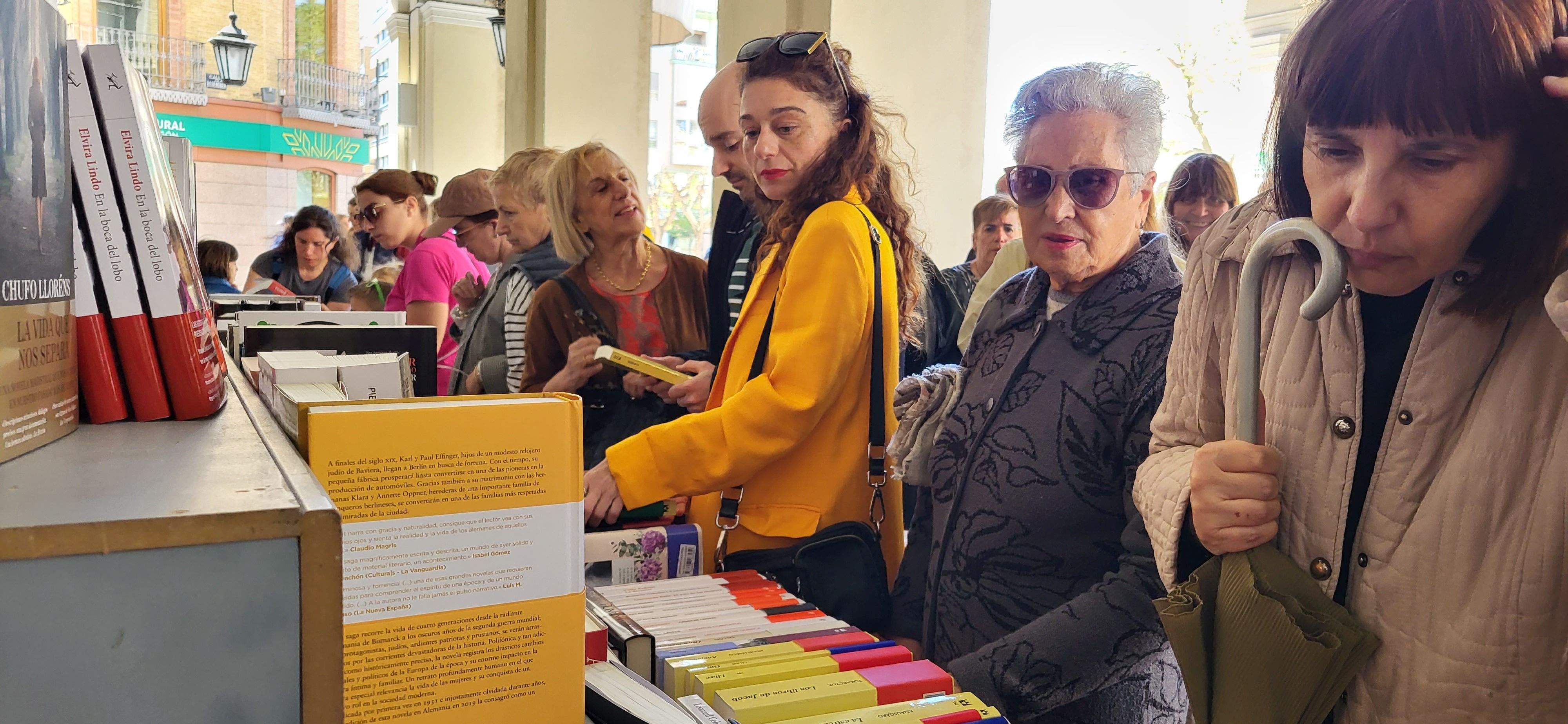  Día del Libro 2023 en Huesca. Foto Myriam Martínez